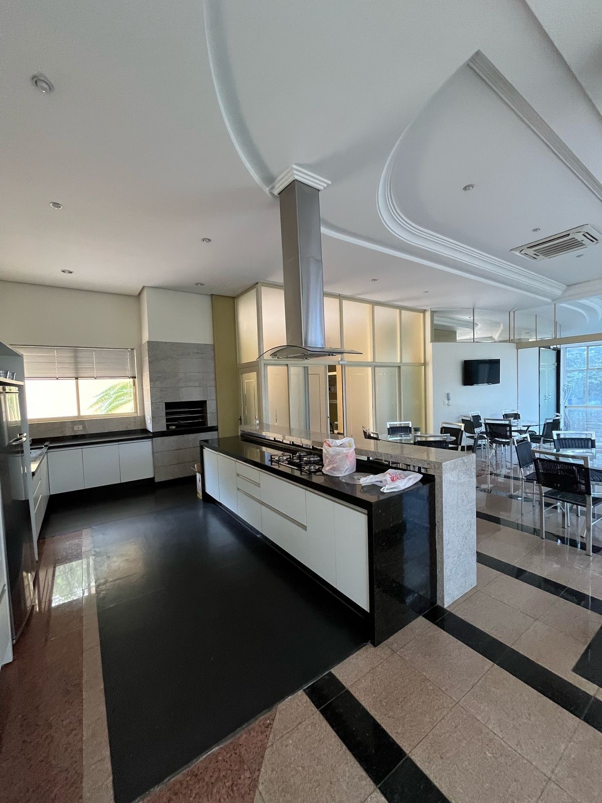 Apartamento à Venda, Edifício Four seasons, 3 suítes, 2 vagas, todo planejado, em frente AREL - Vila Fujita, Londrina, PR