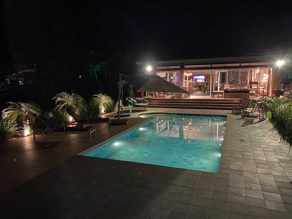 Chácara à Venda, porteira fechada, 1582m² no Condomínio das Águas, casa de 420m² úteis, 4 suítes,  piscina, 14 vagas - Porecatu, PR