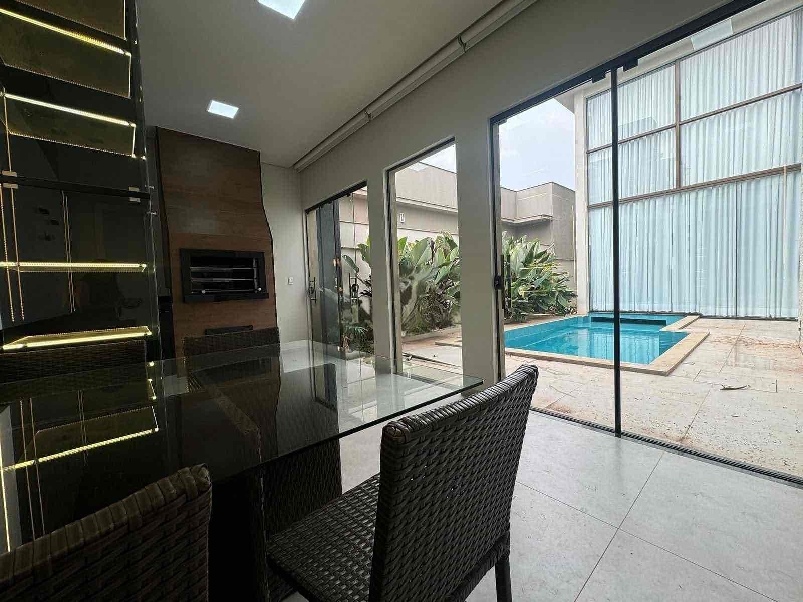 Casa  à venda, Royal Forest, 292m² úteis, 3 suítes, piscina aquecida, 4 vagas - Esperança, Londrina, PR