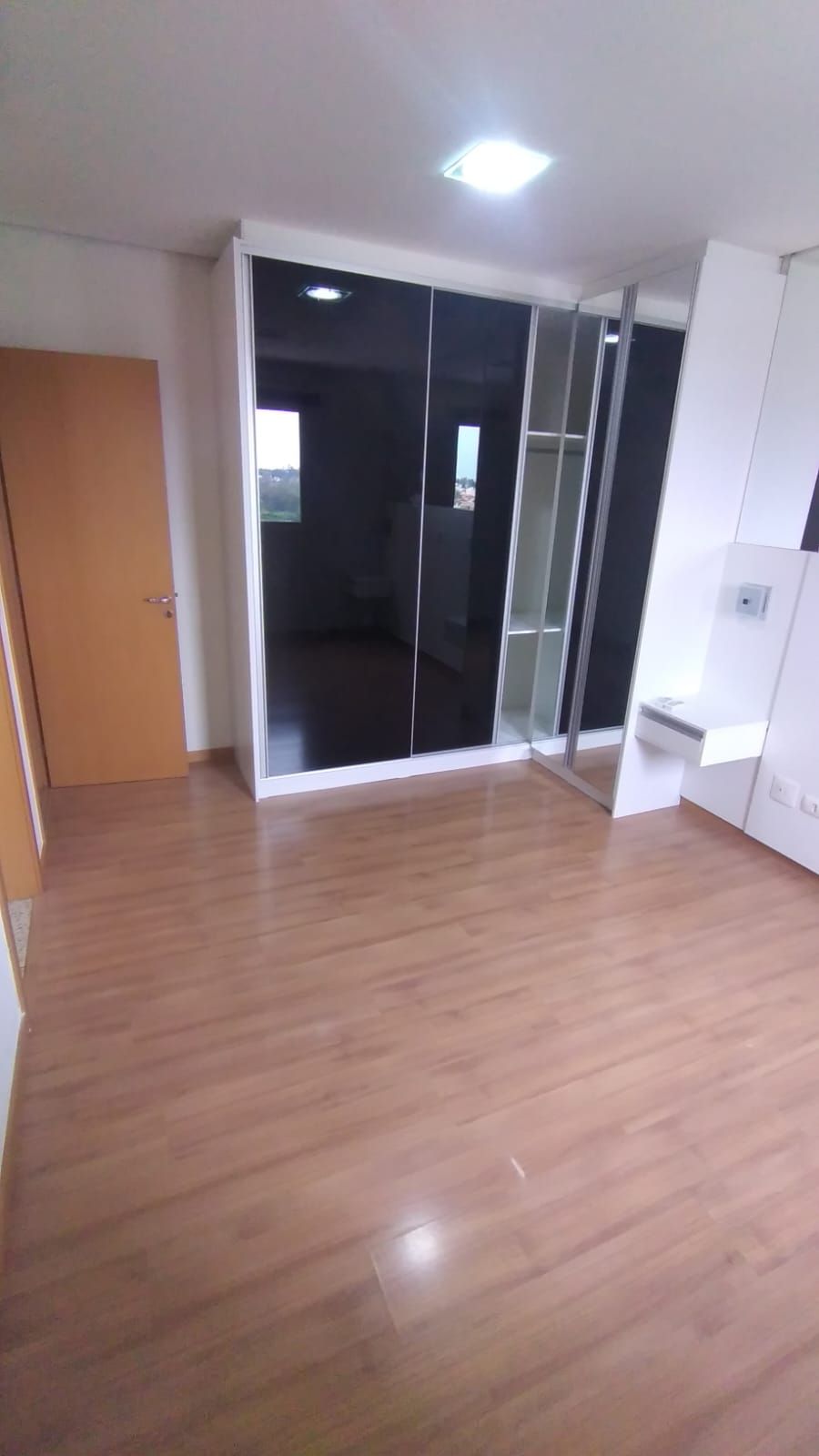 Apartamento à venda, Edifício Terroir Residence, 113m² úteis, 4 quartos sendo 1 suíte, 2 vagas -  Gleba Fazenda Palhano, Londrina, PR