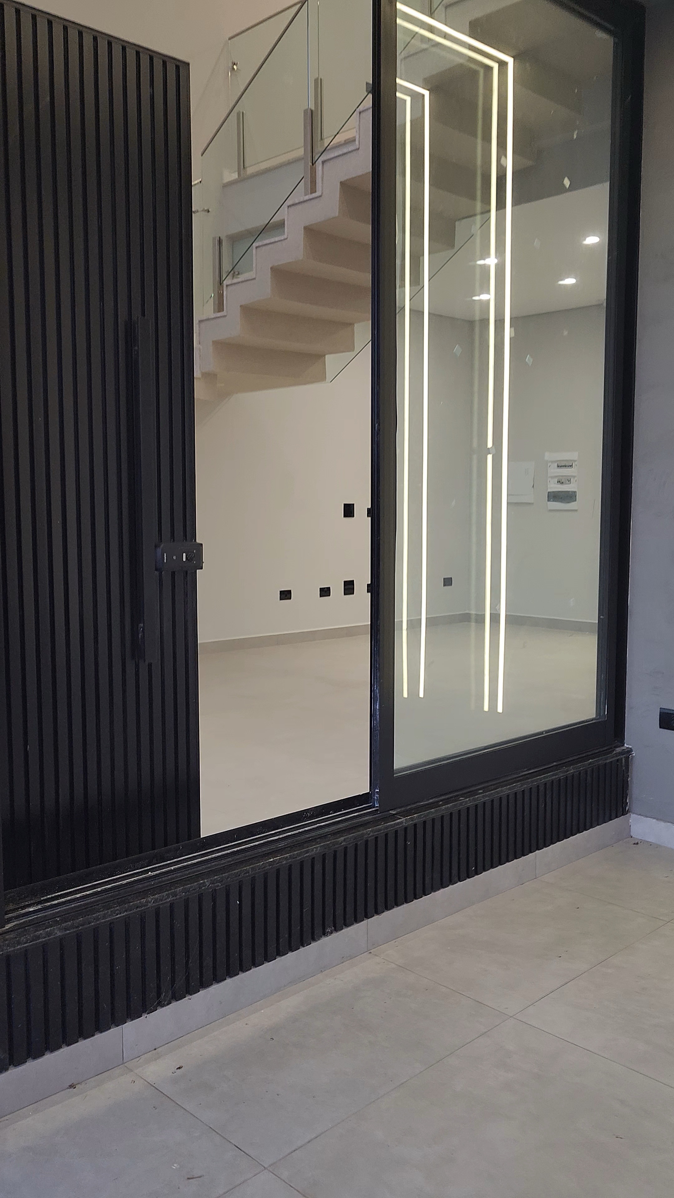 Casa em condominio à Venda, Parque Tauá Araguari, 233 m² construção, 3 suítes, hidro, piscina privativa - Jardim Morumbi, Londrina, PR