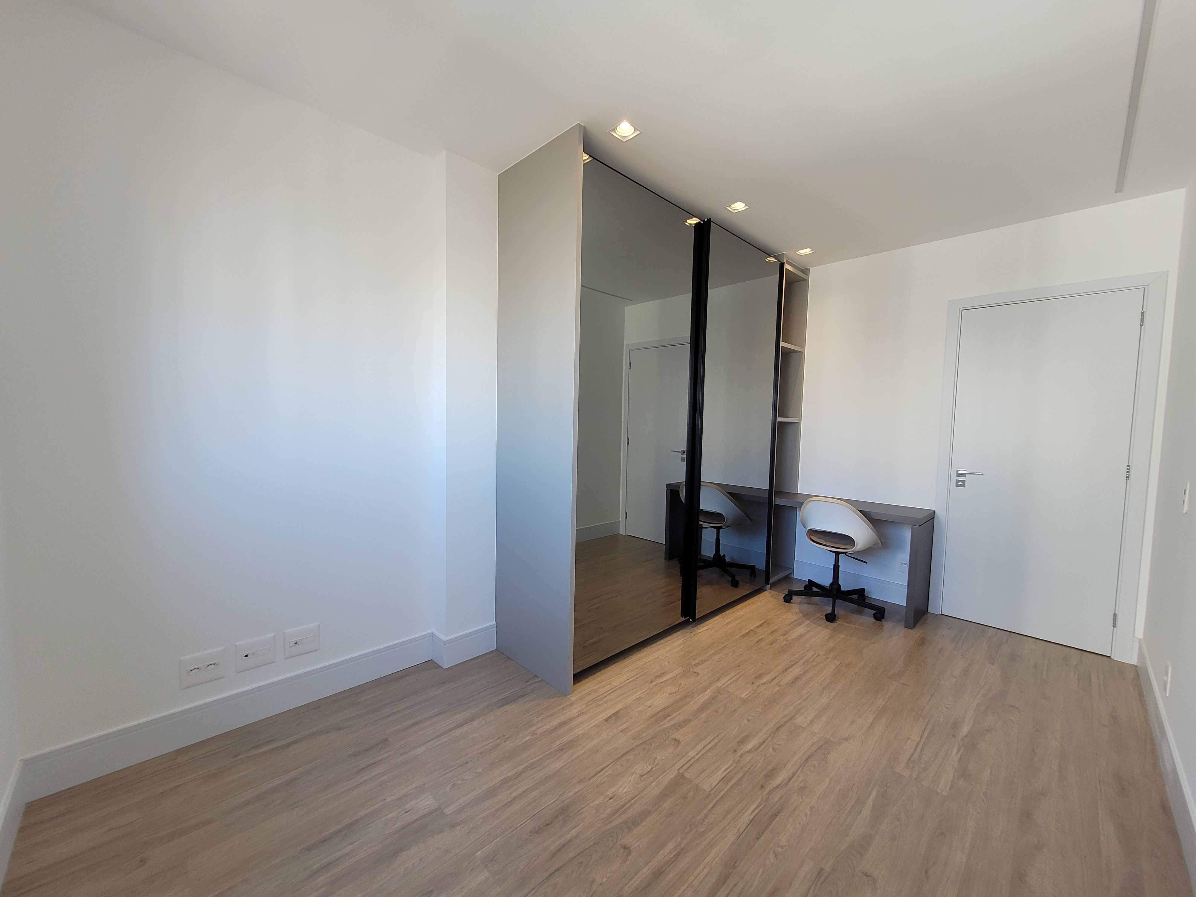 Apartamento à venda no Edifício Glória Residence, mobiliado, 114m², com 3 dormitórios, andar alto,  - Gleba Palhano - Londrina/PR