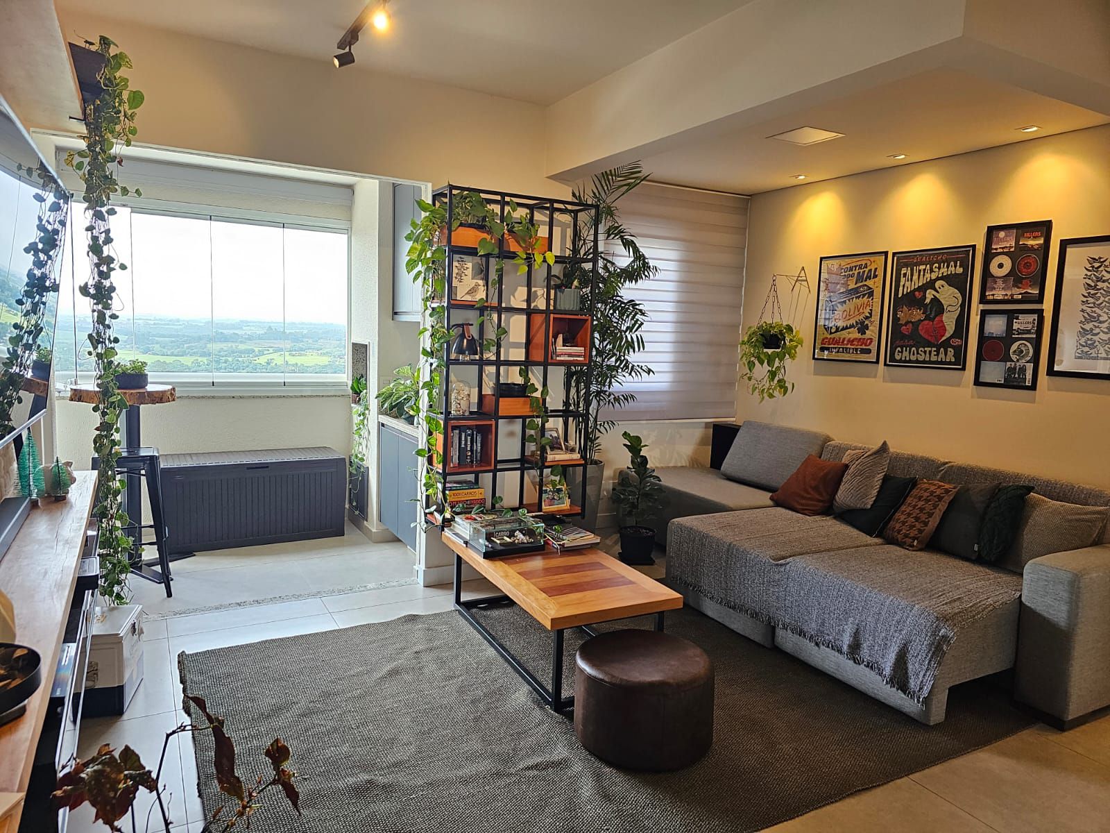 Apartamento à Venda, Edifício  Reserva Santana, 75m² úteis, 2 quartos sendo  1 suíte, mobiliado  - Gleba Fazenda Palhano- Londrina, PR