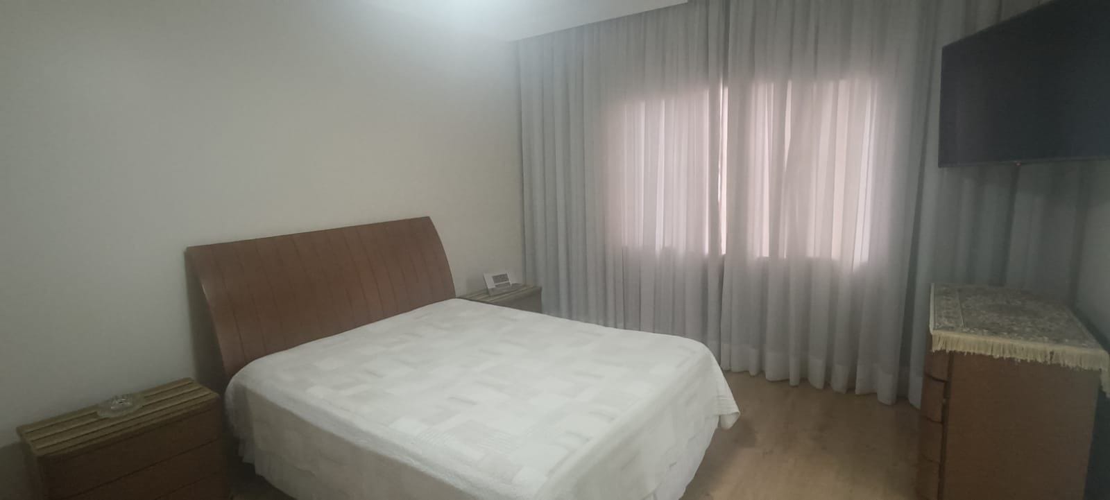 Apartamento  à venda,  Edifício Mona Lisa no calçadão central,177m² uteis, 4 quartos  sendo 2 suítes, recém reformado, andar alto, Centro, Londri