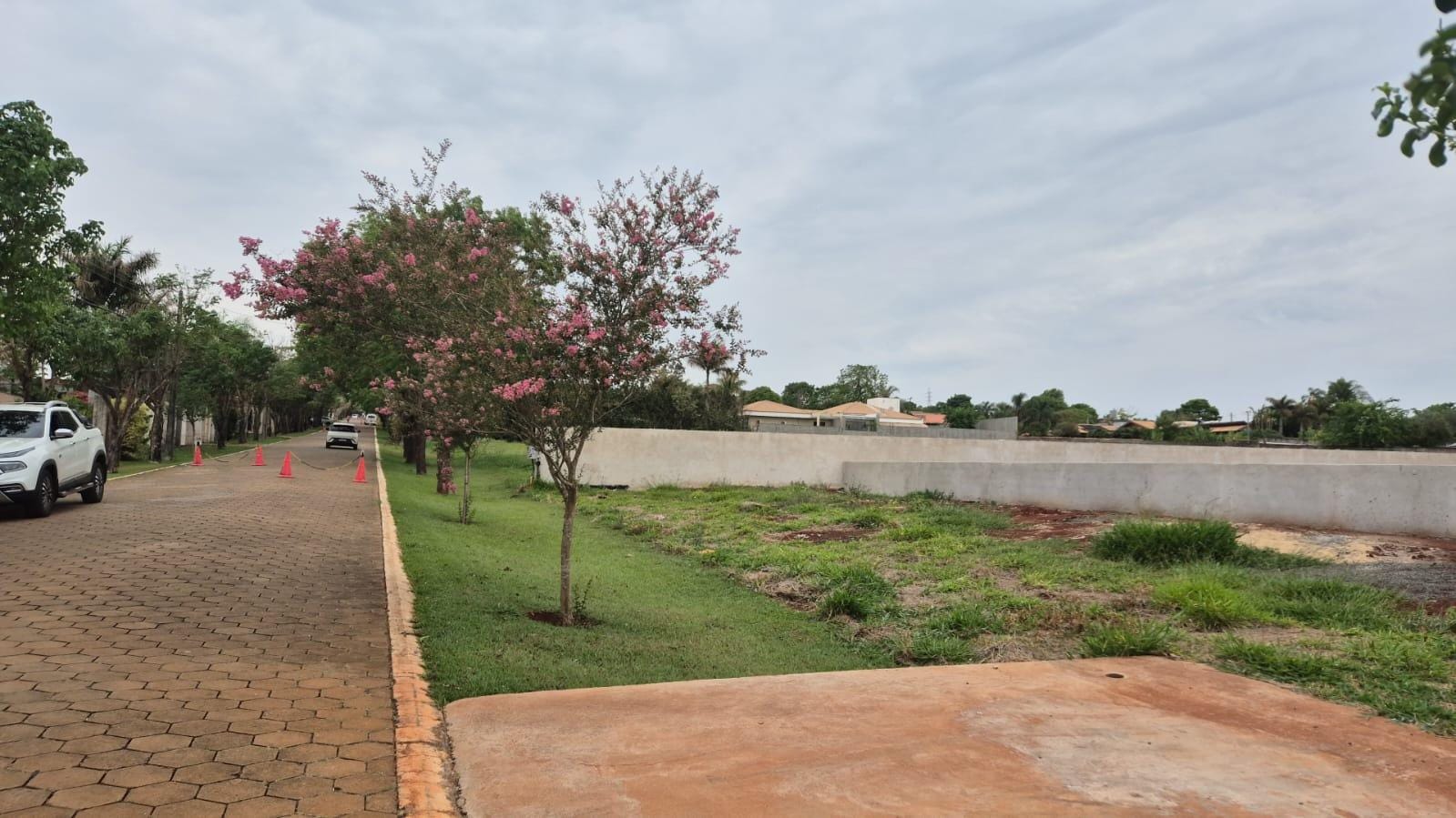 Terreno à venda, 2600 m2  Condomínio Estancia Bom Tempo, Murado e bem localizado, Londrina, PR