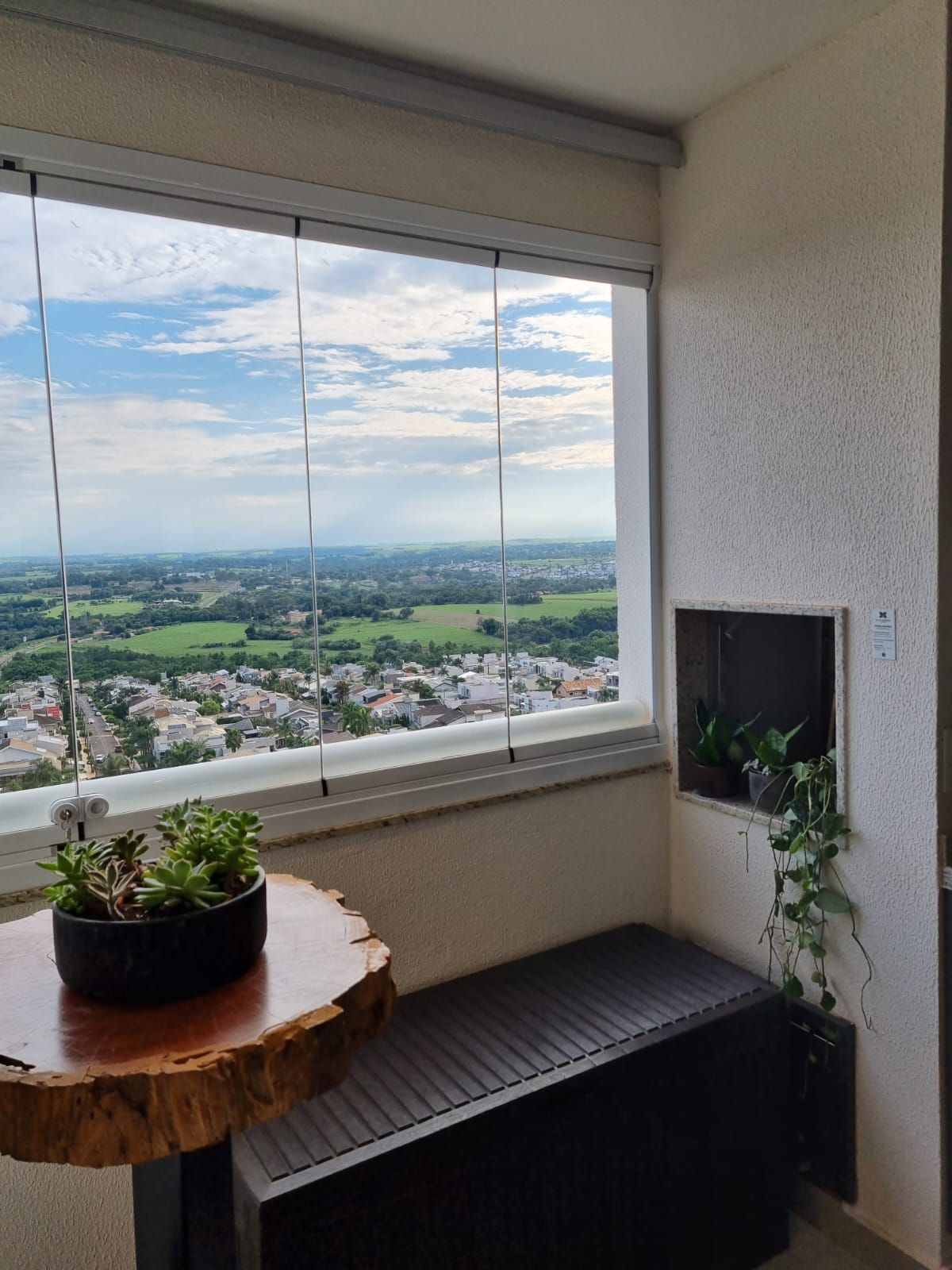 Apartamento à Venda, Edifício  Reserva Santana, 75m² úteis, 2 quartos sendo  1 suíte, mobiliado  - Gleba Fazenda Palhano- Londrina, PR