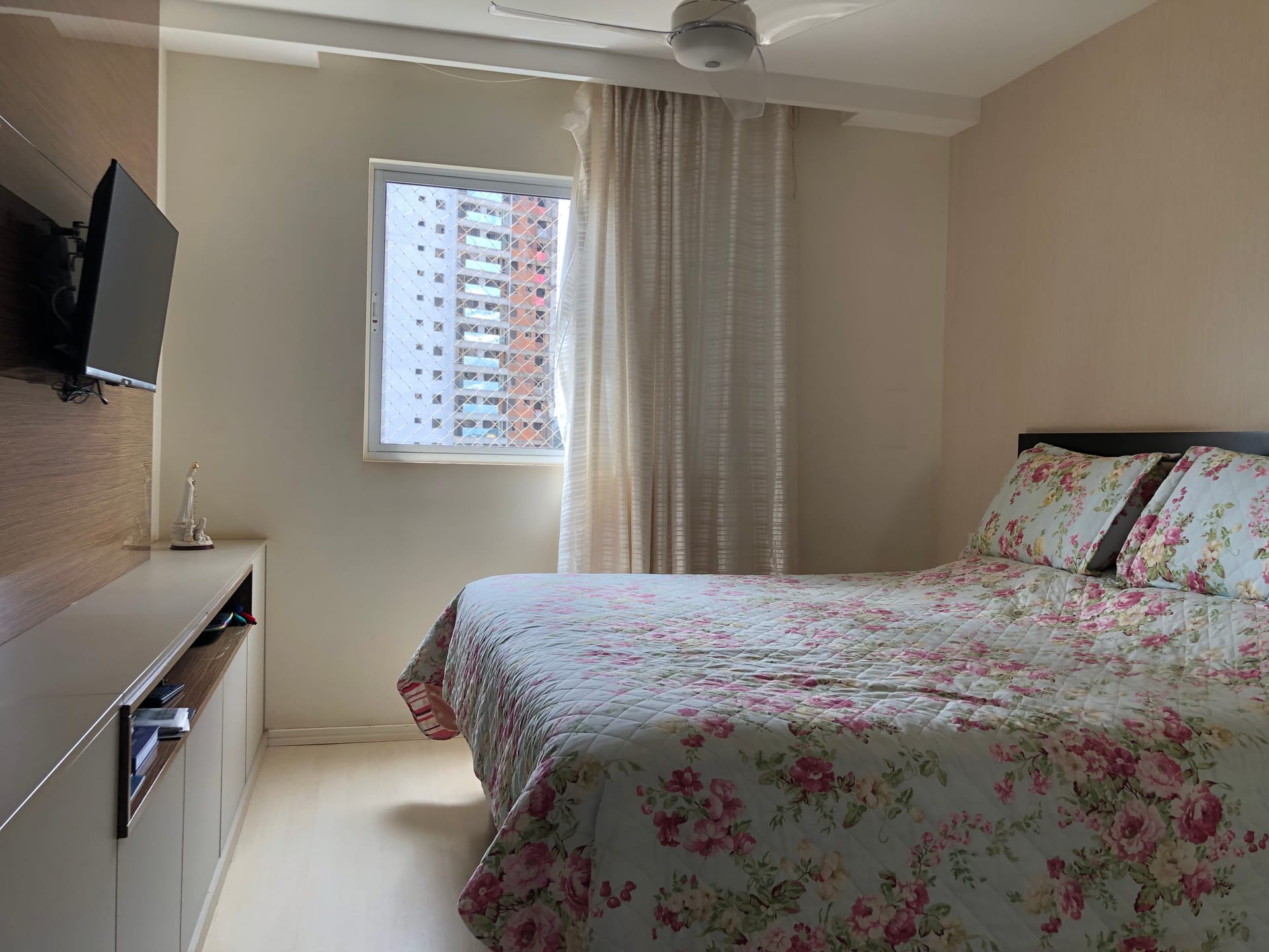 Apartamento à venda, Edifício Dolce Vita, 131,89m² úteis, 3 quartos (1 suíte), ampla varanda com churrasqueira, 2 vagas - Caiçaras, Londrina, PR