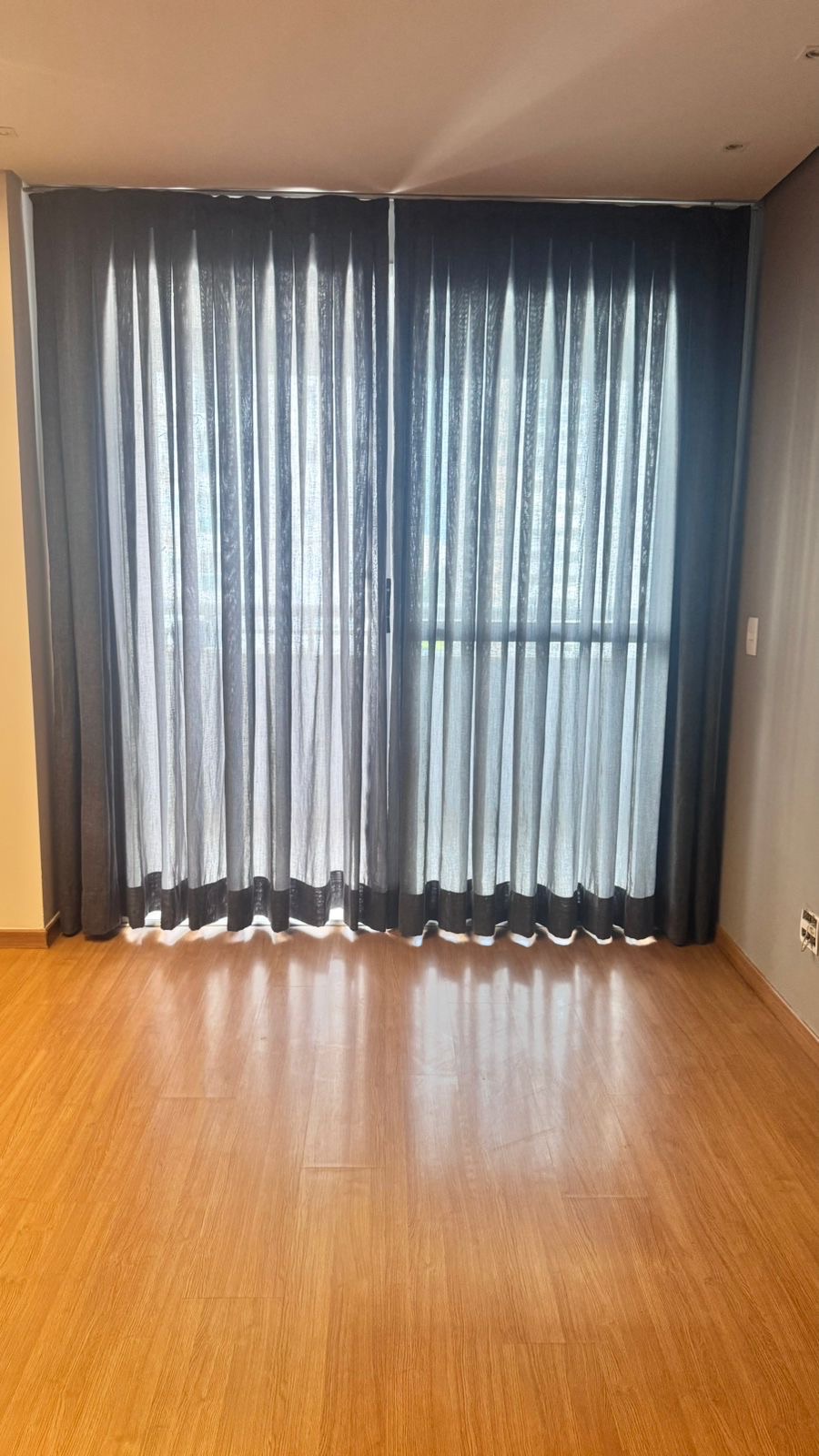 Apartamento para venda, Edifício Liberty Towers,  77m² úteis, 2 quartos sendo 1 suíte, andar alto, com planejados -  Santa Rosa, Londrina, PR