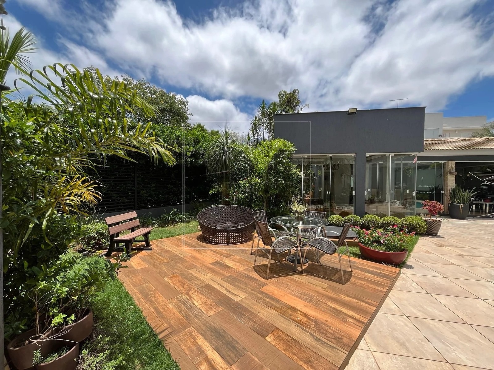 Casa à venda, Alphaville Imbuias, 400m² úteis, 4 quartos sendo 3 suítes, mobiliada -  Vivendas do Arvoredo, Londrina, PR