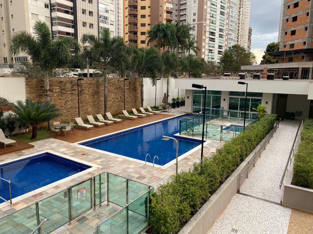 Apartamento à venda, Edifício Landmark, 214m² úteis, 2 suítes,2 Demi suítes, 3 vagas, estuda permuta de menor valor  - Gleba Fazenda Palhano, Lon