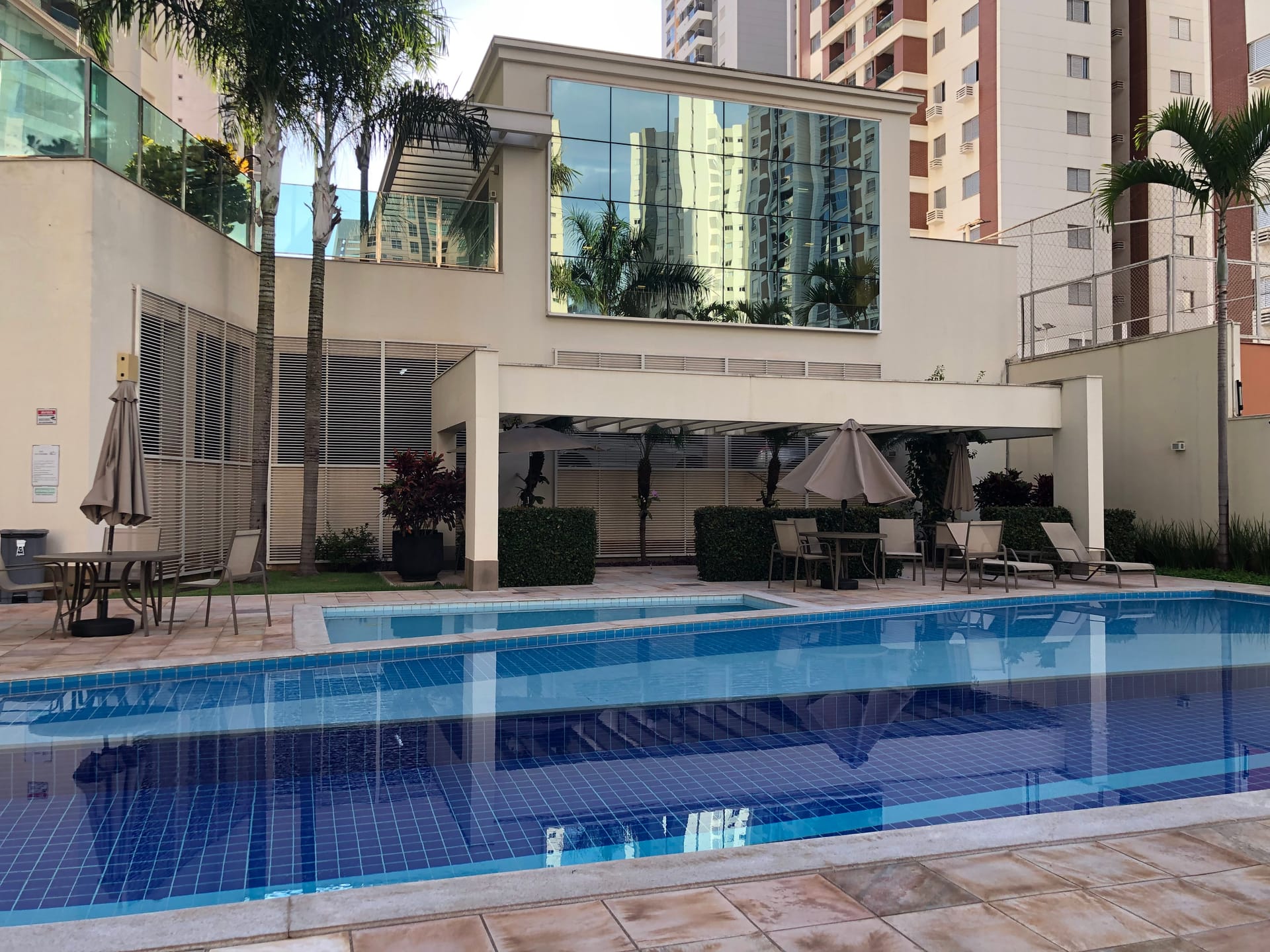 Apartamento à venda, Edifício Le Blanc, 236m² úteis, 3 suítes, 4 vagas, elevador privativo, ampla varanda gourmet - Gleba Palhano, Londrina, PR