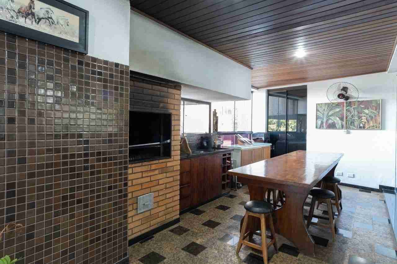 Apartamento à venda no Edifício Palais Lac Dor, 298m² úteis, 4 quartos sendo 2 suítes, 4 vagas, próx  ao lago Igapó - Jardim Londrilar- Londrina,