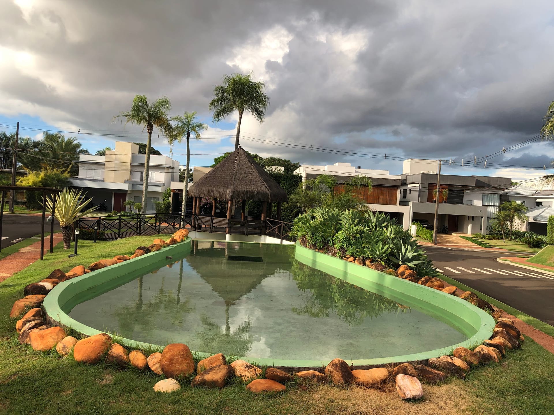 Casa à venda , Condomínio Acácia Imperial, 400m² privativos, 4 suítes, churrasqueira e piscina - Royal, Londrina, PR