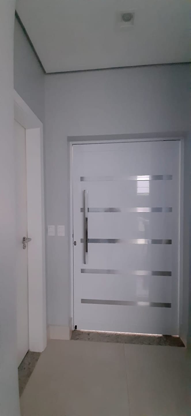 Casa à venda/ 3 quartos (sendo 1 suíte master com hidro)- Cond. Royal Maison Londrina, PR