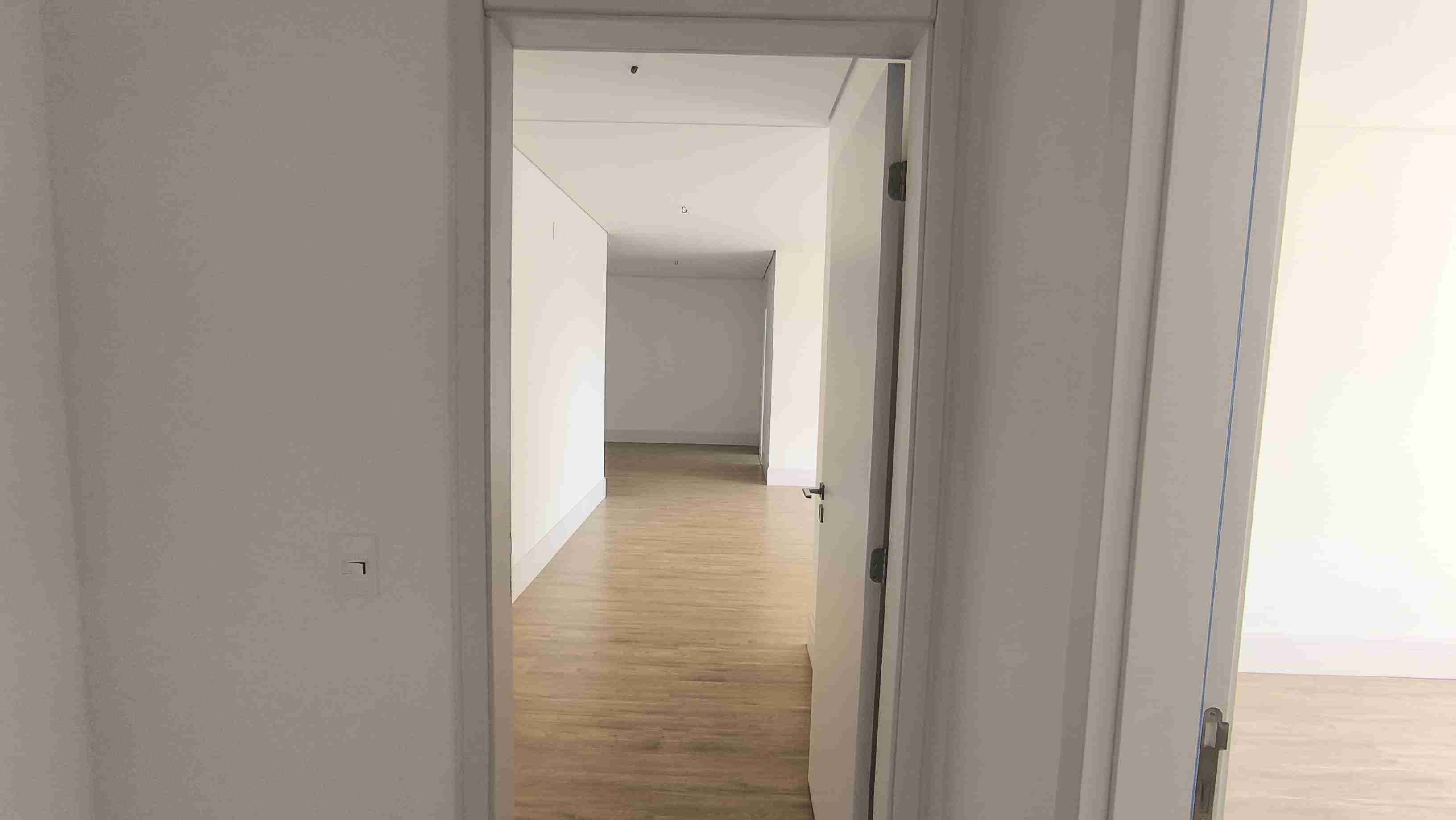 Apartamento à venda no Edifício Le Reve, 323m² úteis, 3 suítes, vista para o lago, 4 vagas - Gleba Palhano, Londrina, PR