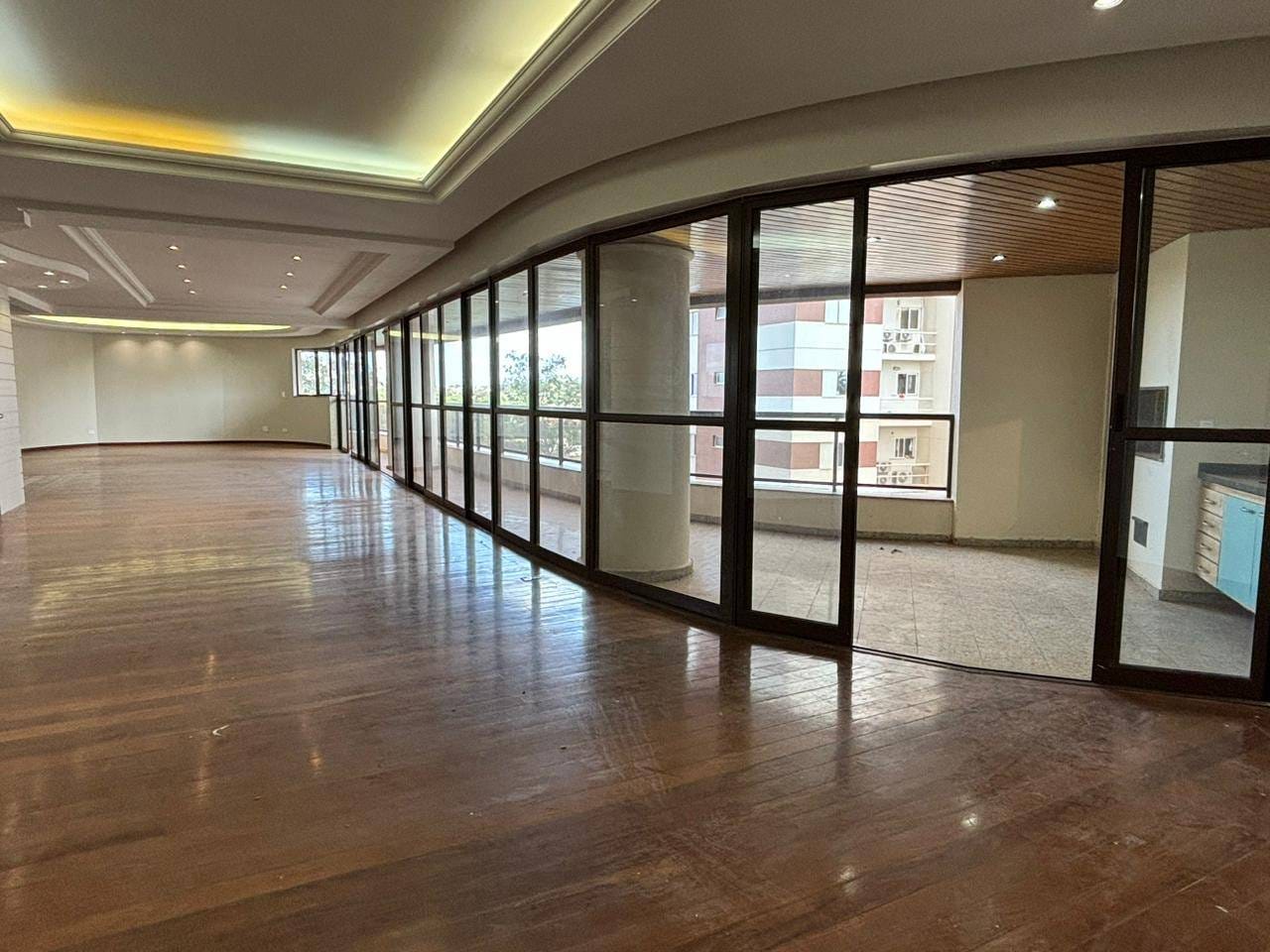 Apartamento à Venda,  260m² úteis, Edifício London Lake, 04 suítes, vista para lago 3 vagas - Caiçaras, Londrina, PR