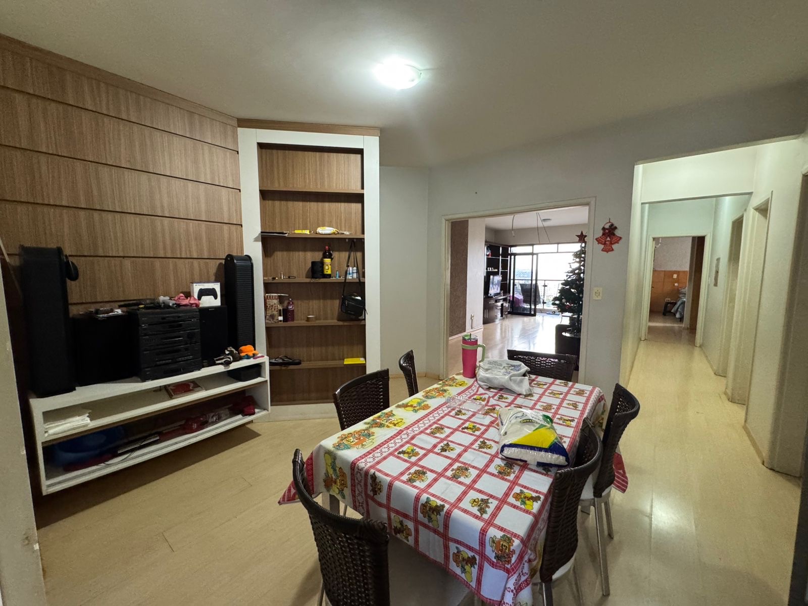 Apartamento à venda, Edifício Bavaria, 3 quartos sendo 1 suíte, 2 vagas, andar alto -Centro Londrina, PR