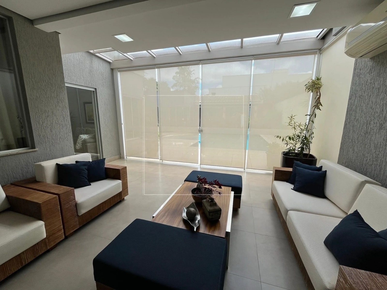 Casa à venda, Alphaville Imbuias, 400m² úteis, 4 quartos sendo 3 suítes, mobiliada -  Vivendas do Arvoredo, Londrina, PR