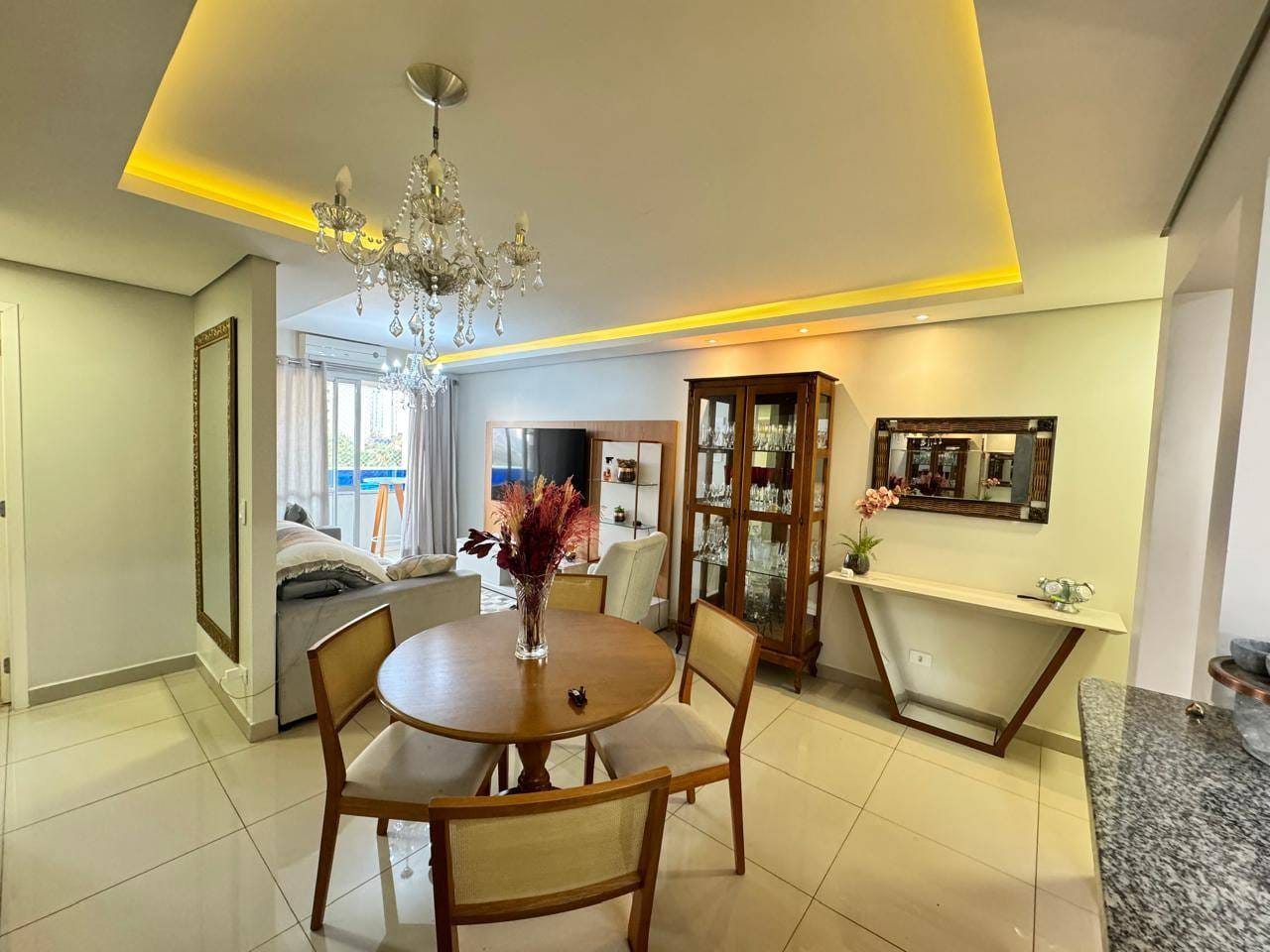 Apartamento à venda, 69m² úteis, Edifício Solario Jardin Residence, 2 quartos, completo em armários  - Centro, Londrina, PR.