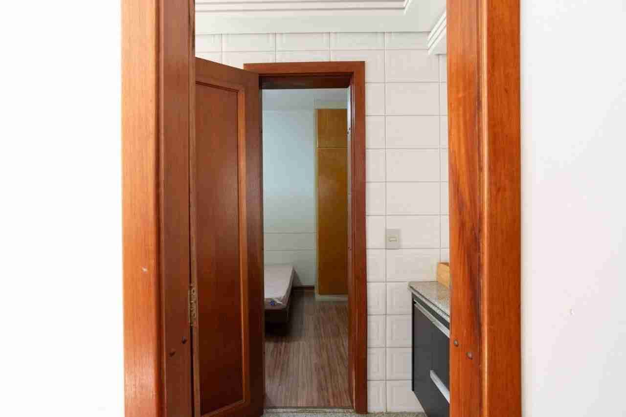 Apartamento à venda no Edifício Palais Lac Dor, 298m² úteis, 4 quartos sendo 2 suítes, 4 vagas, próx  ao lago Igapó - Jardim Londrilar- Londrina,