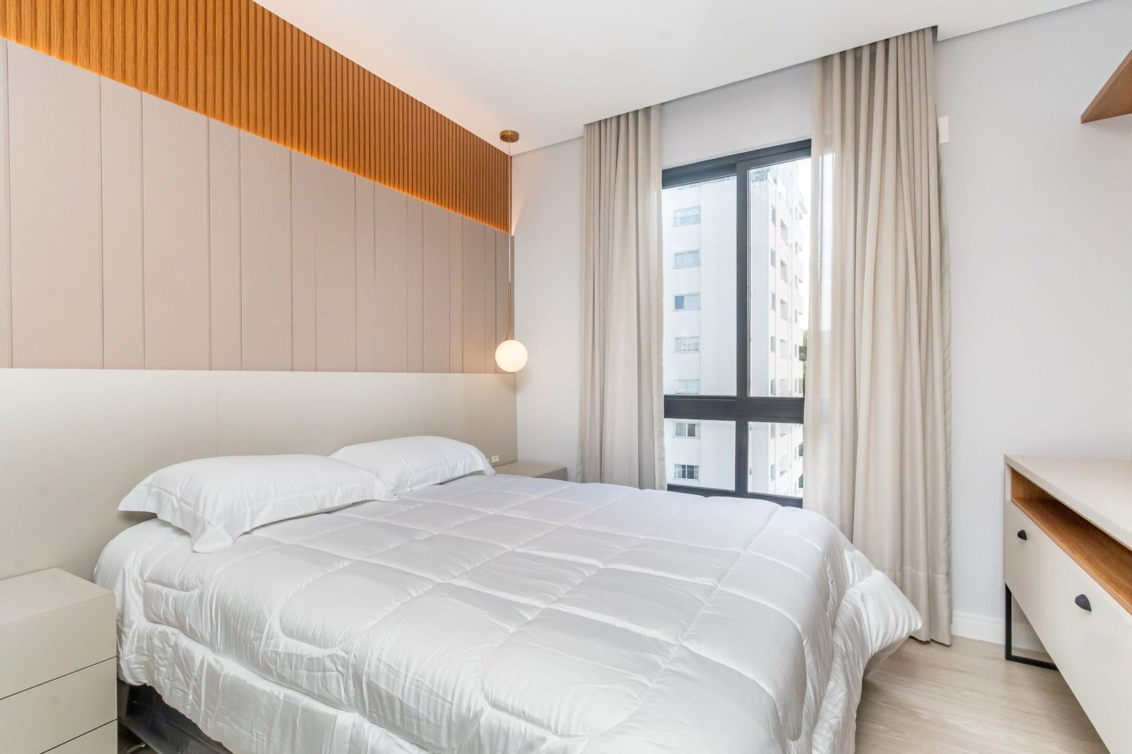 Apartamento à venda, Edifício Costa, 136m²úteis,  4 suítes, 1 Lavabo, 2 vagas, próximo a roda gigante, Pioneiros, Barra norte- Balneário Camboriú