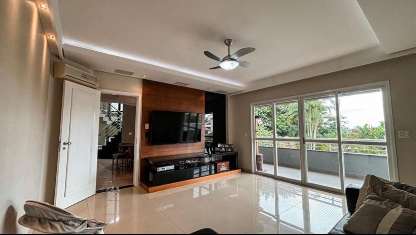 Casa a venda em Cond Pitangua, próx shopping Catuaí, 514m² construção, 5 quartos, quintal com espaço - Gleba Fazenda Palhano, Londrina, PR