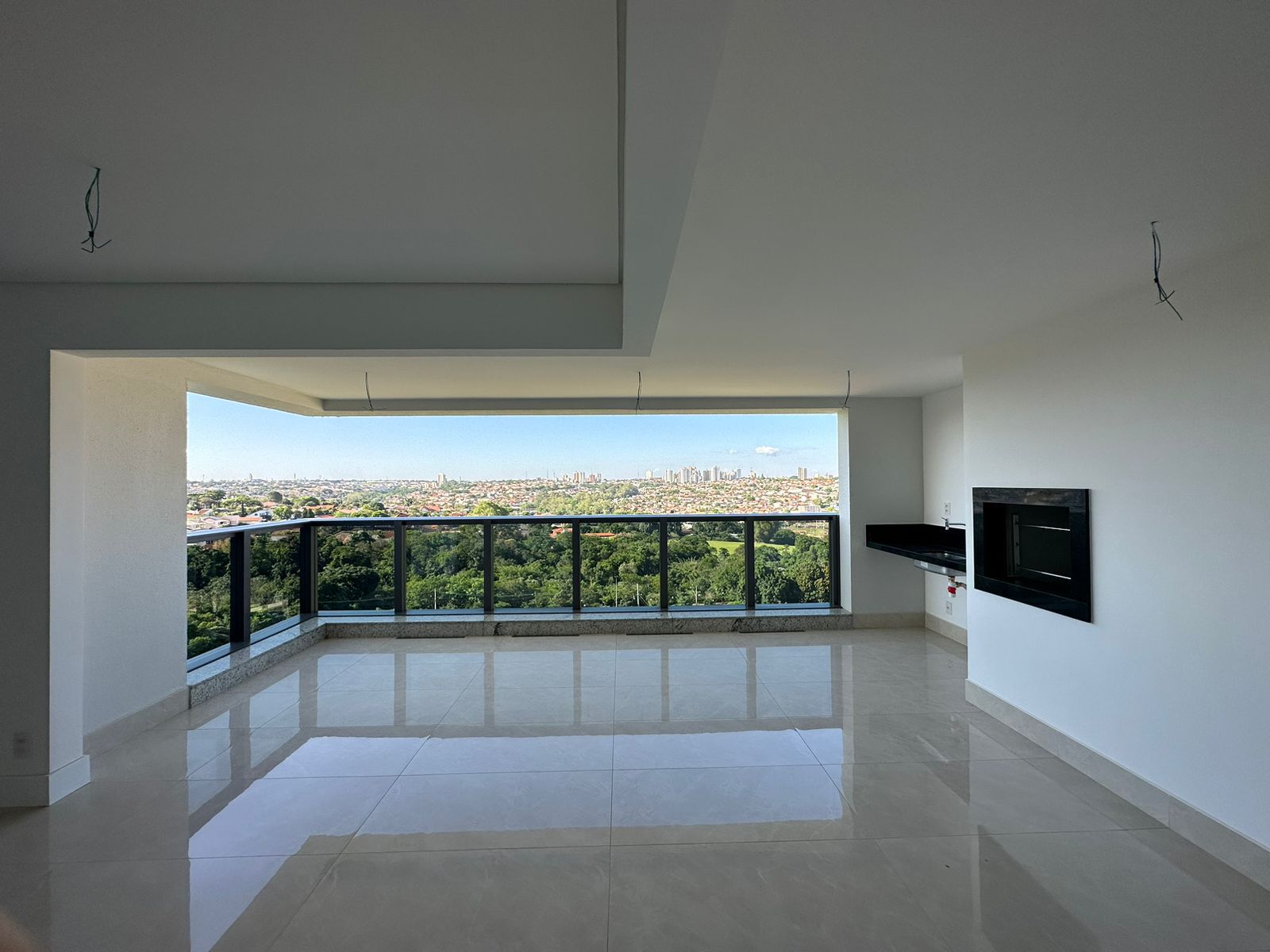 Apartamento à venda, Edifício Grand Palais,  216m² úteis, 3 suítes, sacada c/ skinglas, elevador privativo, 3 vagas , andar alto -Gleba Palhano- 