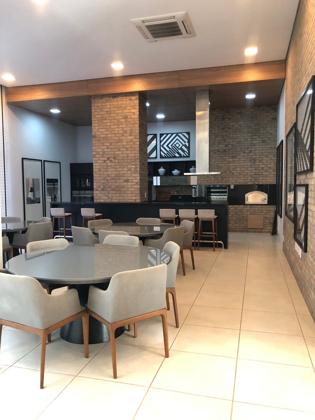 Apartamento à venda, Edifício Le Blanc, 236m² úteis, 3 suítes, 4 vagas, elevador privativo, ampla varanda gourmet - Gleba Palhano, Londrina, PR