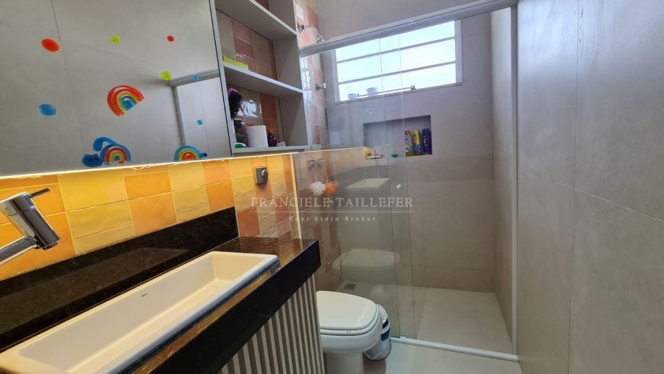 Casa térrea 295m²úteis/4 quartos (sendo 3 suítes) com piscina -Condomínio Acácia Imperial - Londrina Pr