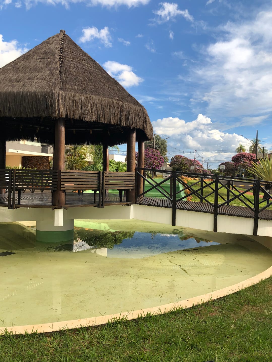 Casa à venda , Condomínio Acácia Imperial, 400m² privativos, 4 suítes, churrasqueira e piscina - Royal, Londrina, PR