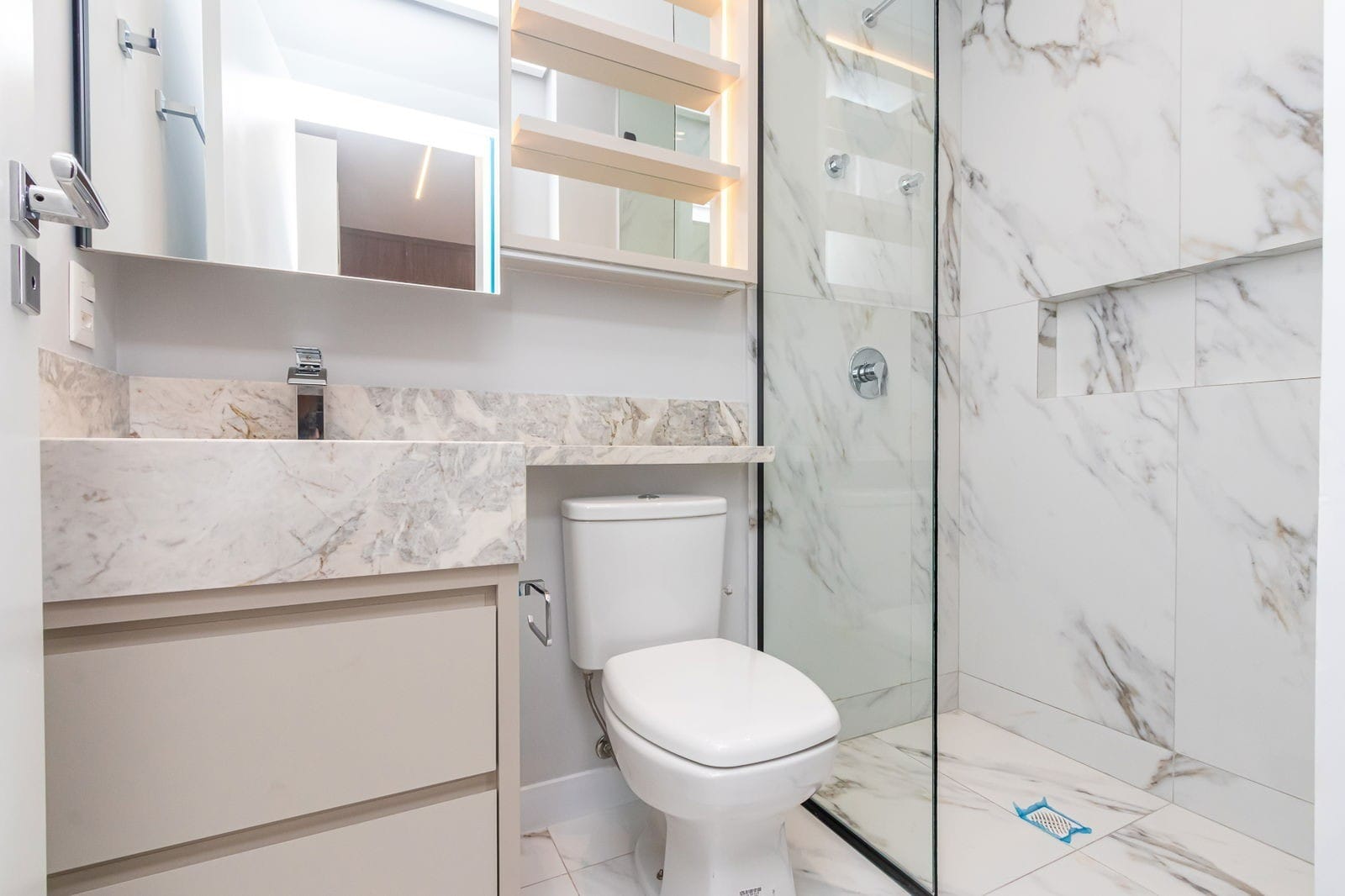 Apartamento à venda, Edifício Costa, 136m²úteis,  4 suítes, 1 Lavabo, 2 vagas, próximo a roda gigante, Pioneiros, Barra norte- Balneário Camboriú