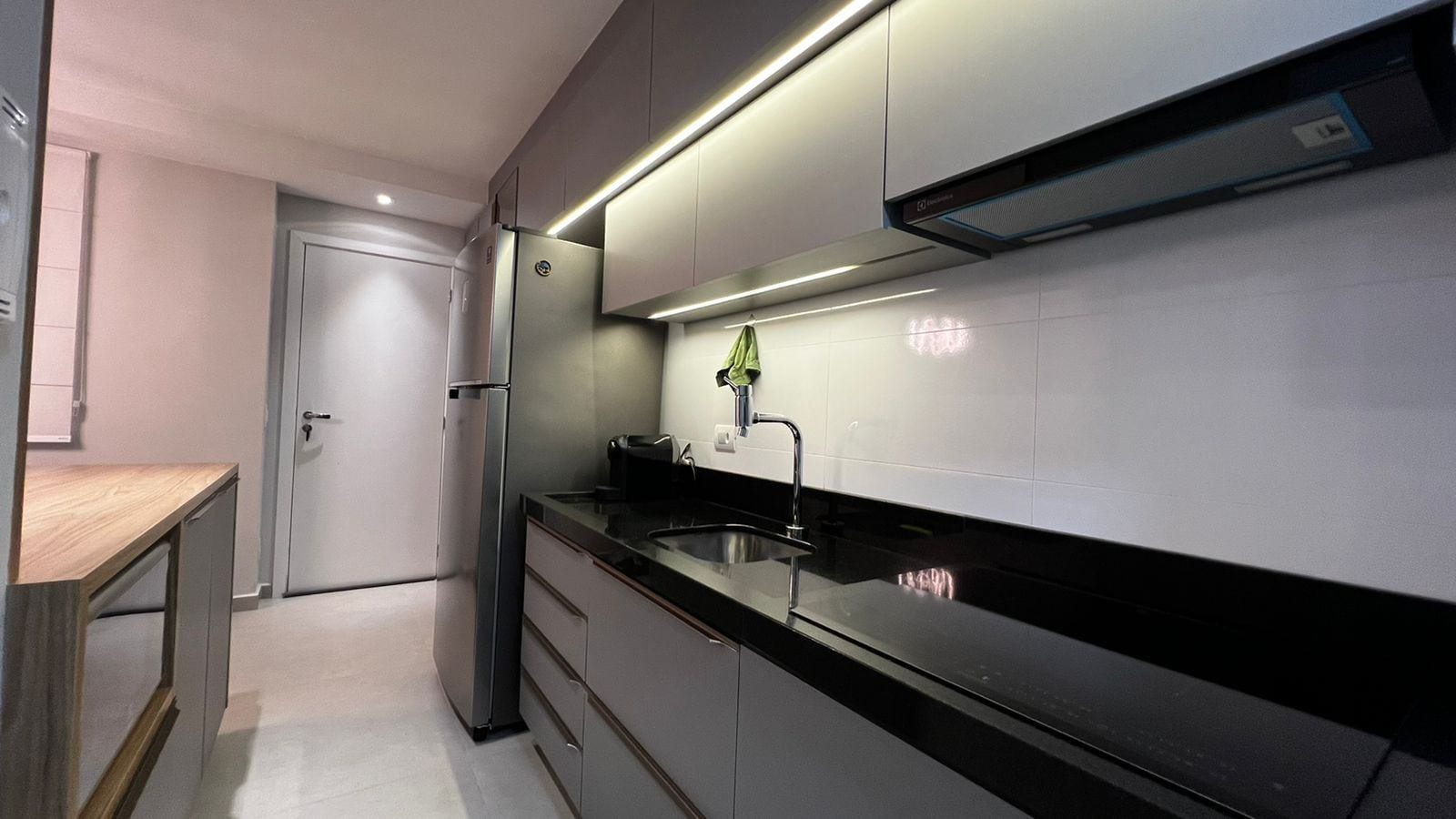 Apartamento à venda, Edifício Vista Parque, 2 quartos, sendo 1 suíte, ar condicionado, móveis planejados - Jardim Presidente, Londrina, PR
