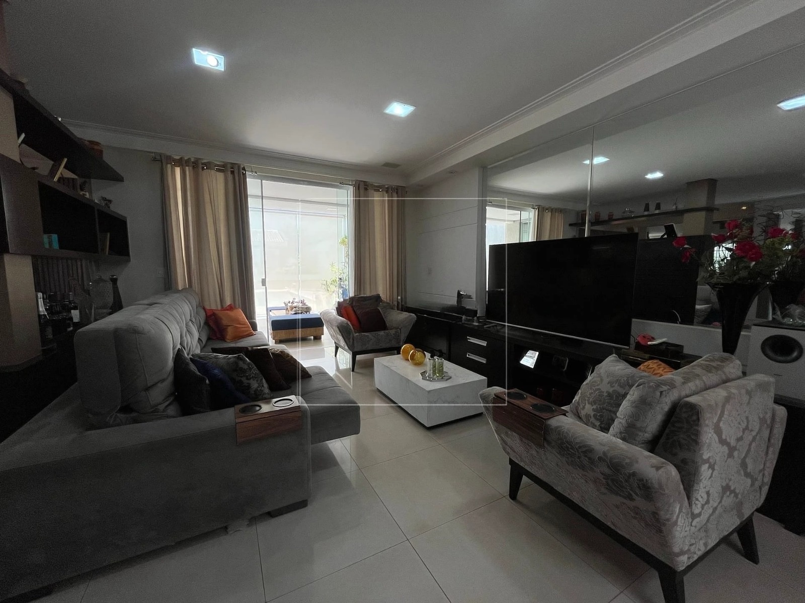 Casa à venda, Alphaville Imbuias, 400m² úteis, 4 quartos sendo 3 suítes, mobiliada -  Vivendas do Arvoredo, Londrina, PR