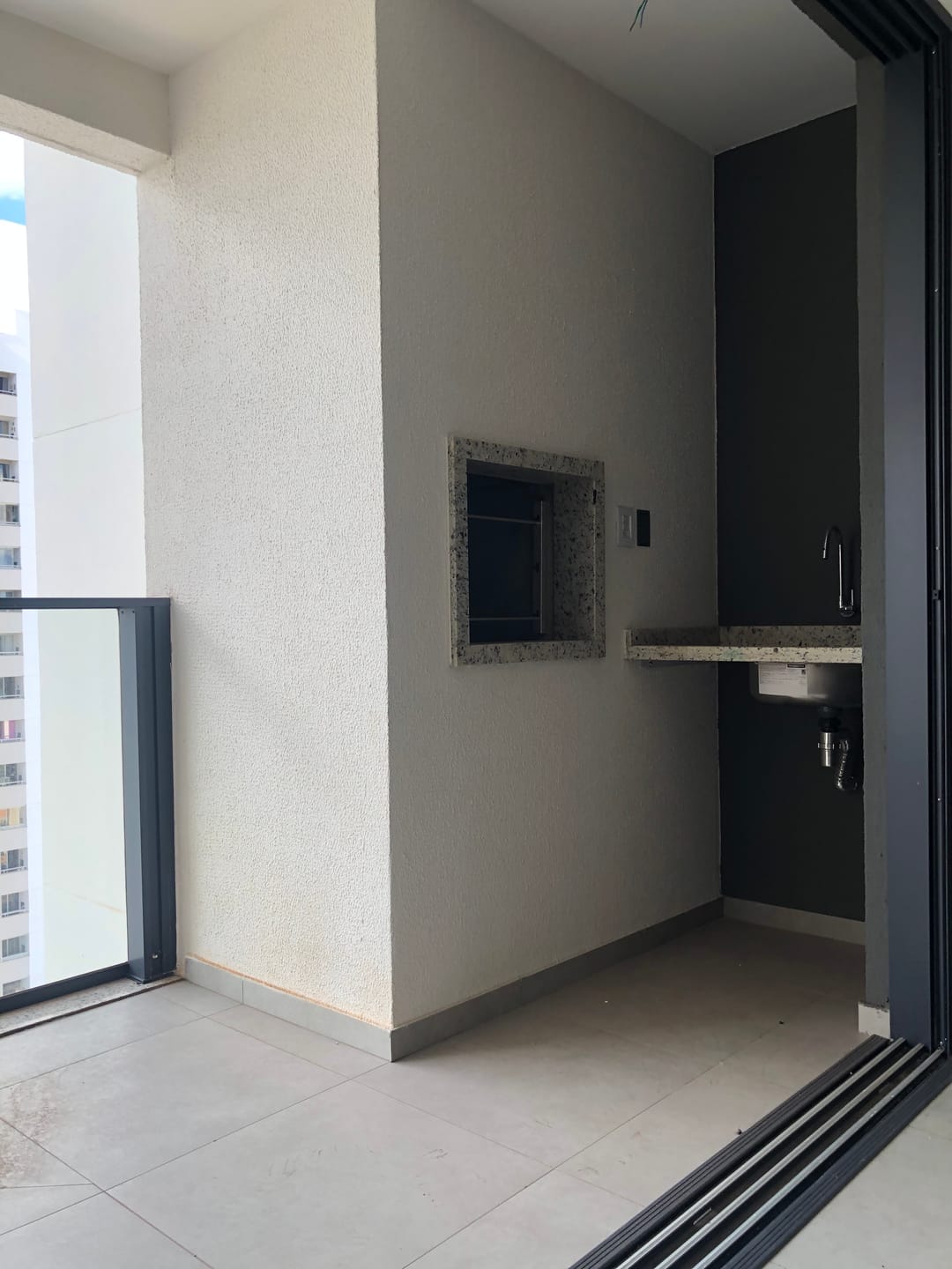 Apartamento à venda, Edifício Sense, 79m² úteis, 2 quartos (1 suíte), andar alto, ampla sacada com churrasqueira - Terra Bonita, Londrina, PR