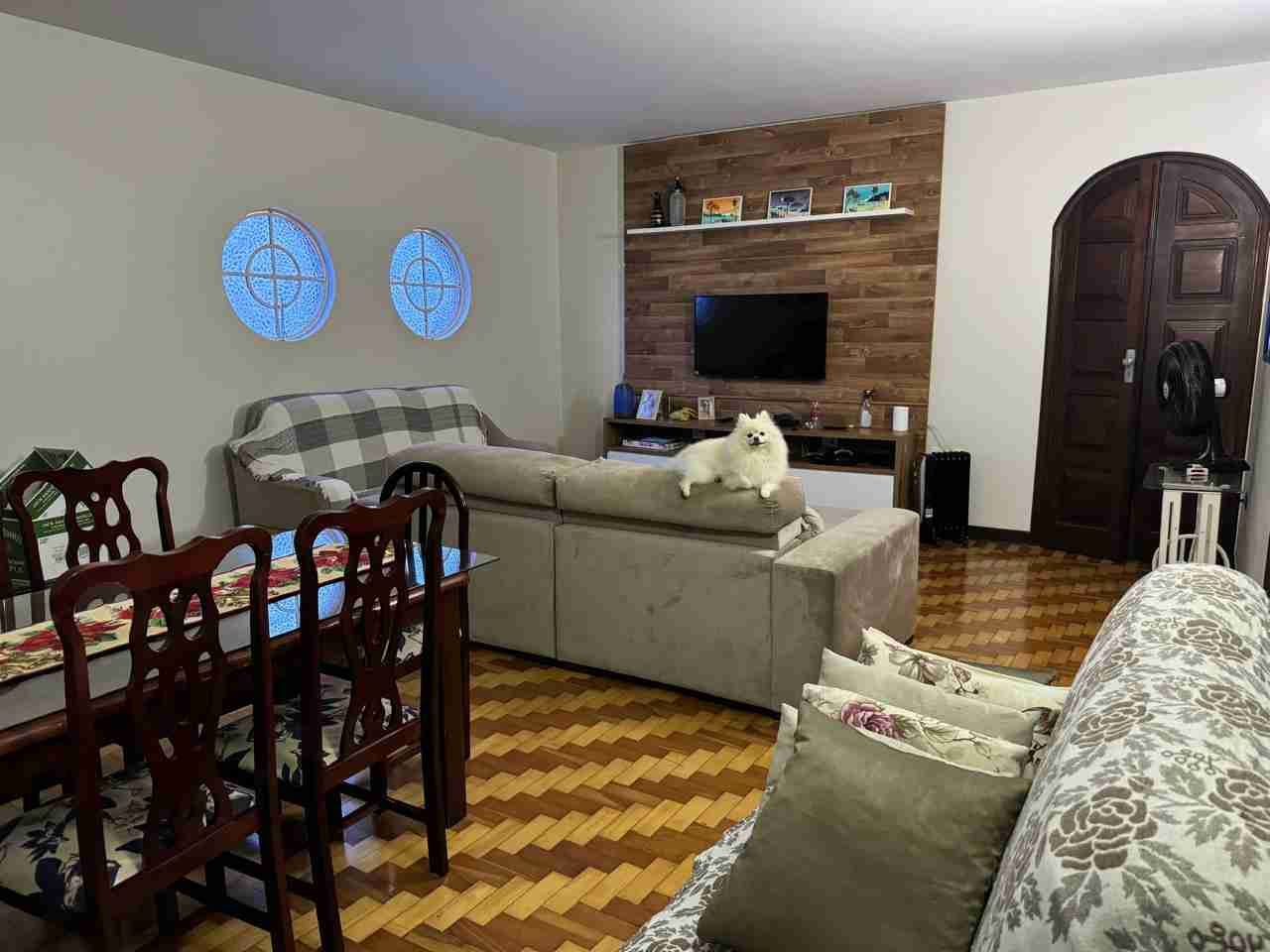 Casa à venda, 400 m2 úteis, 4 quatos sendo 2 suítes, porteira fechada. área de lazer ampla, 6 vagas, Jardim Shangri-lá A, Londrina-PR