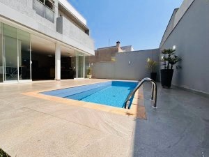 Sobrado à venda, Alphaville 2, 285m² úteis, 4 suítes, sendo uma com hidro e closet, completo planejados, piscina, 4 vagas-  Vivendas do Arvoredo,