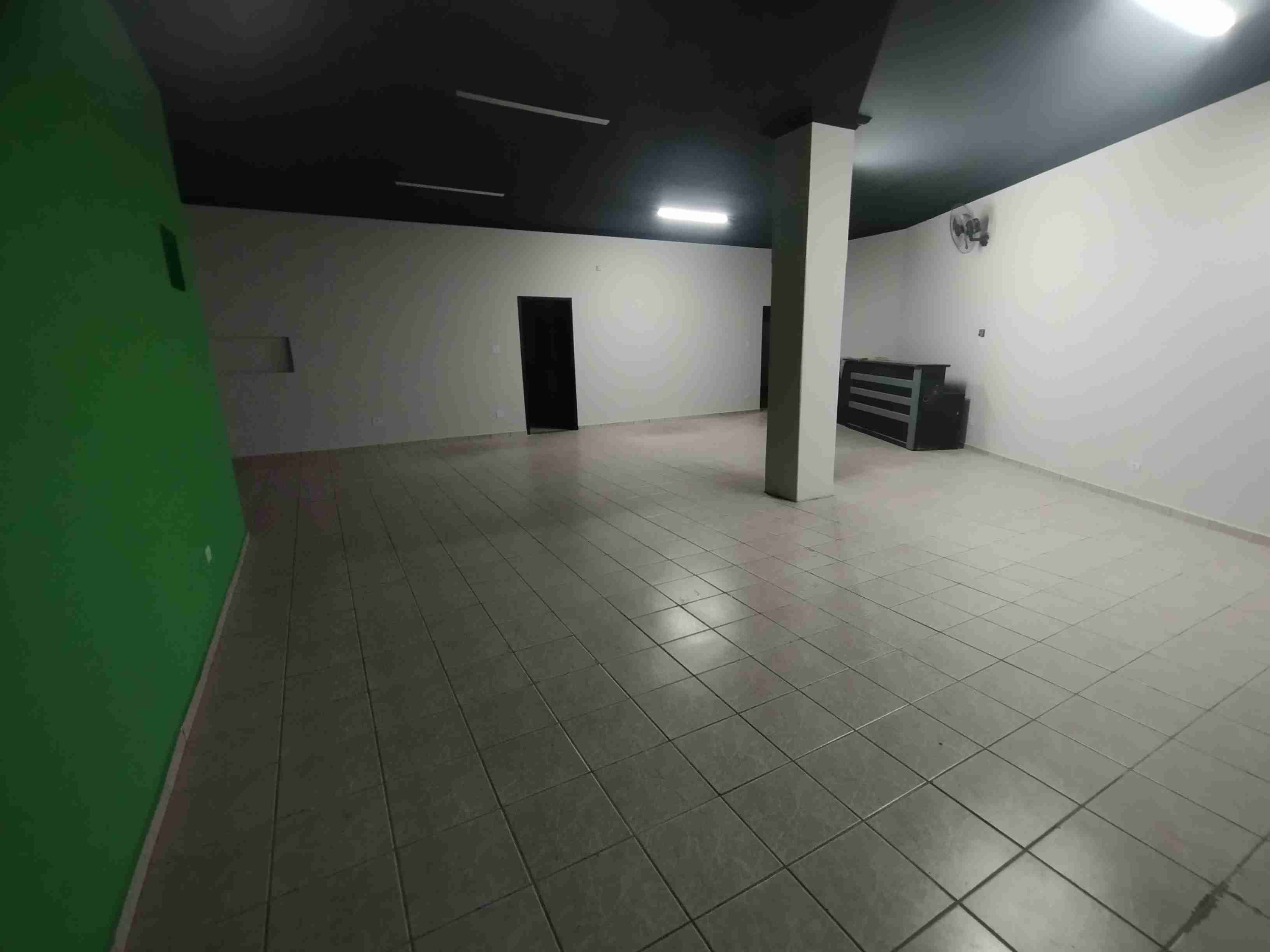 Barracão para locação, Av. Maringá, 358M² úteis, amplo, 5 garagens, Londrina-PR