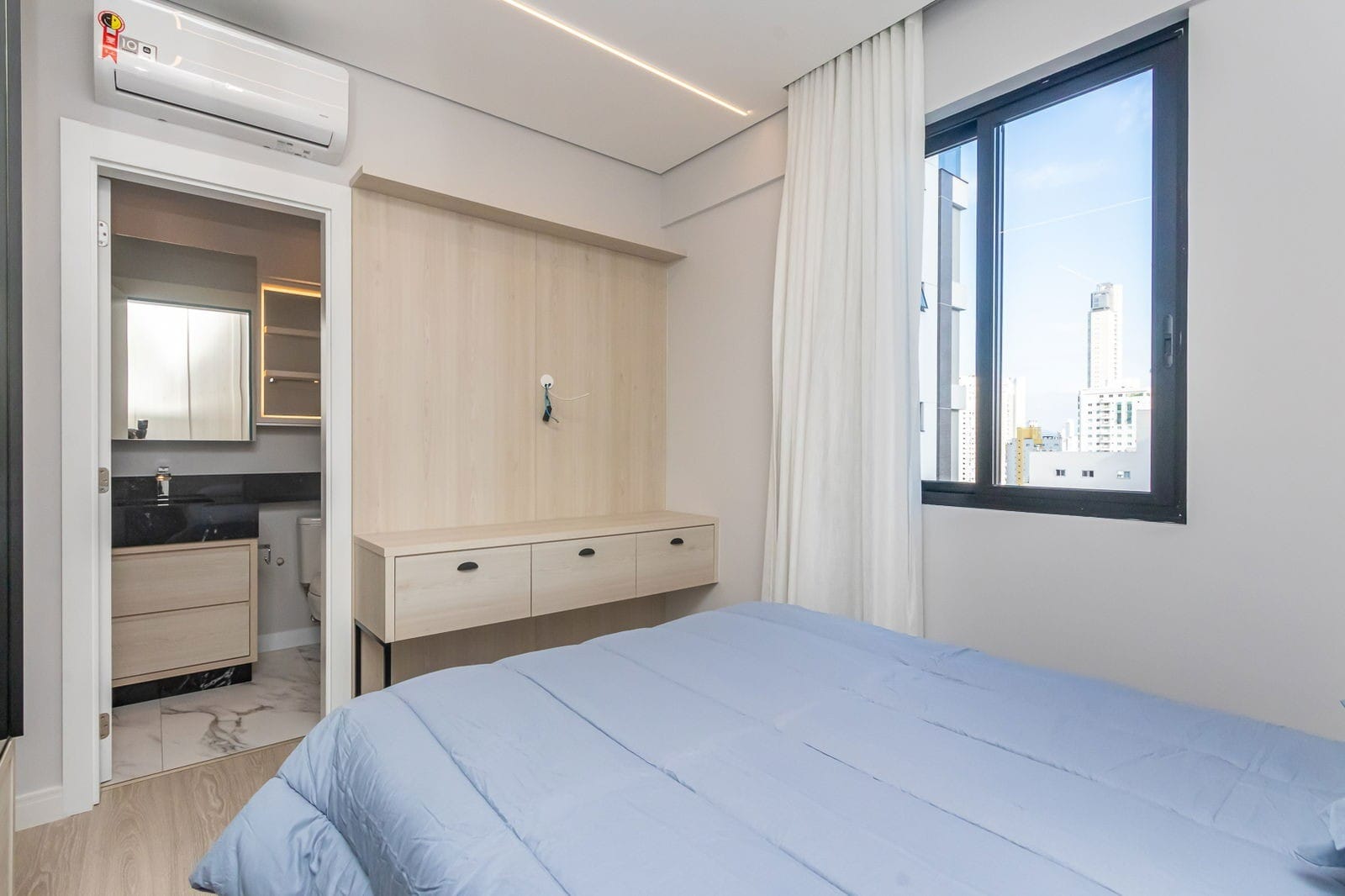 Apartamento à venda, Edifício Costa, 136m²úteis,  4 suítes, 1 Lavabo, 2 vagas, próximo a roda gigante, Pioneiros, Barra norte- Balneário Camboriú