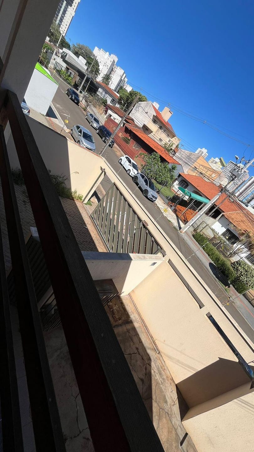 Casa comercial próximo a Av Higienópolis, piscina- Guanabara, Londrina, PR