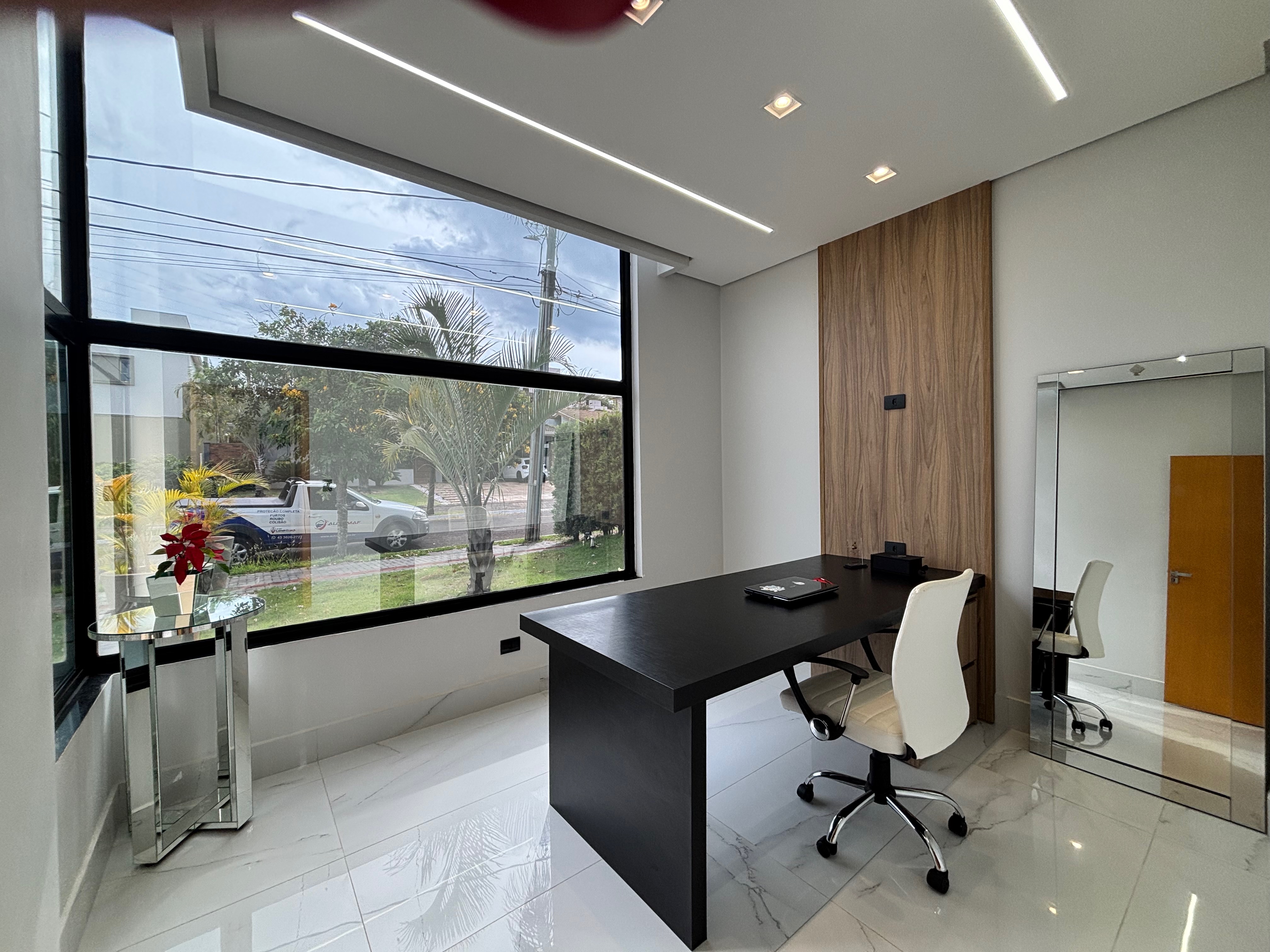 Casa térrea à venda, Condomínio Sun Lake, 249m² de construção, 3 suítes, 4 vagas  - Recanto do Salto, Londrina, PR