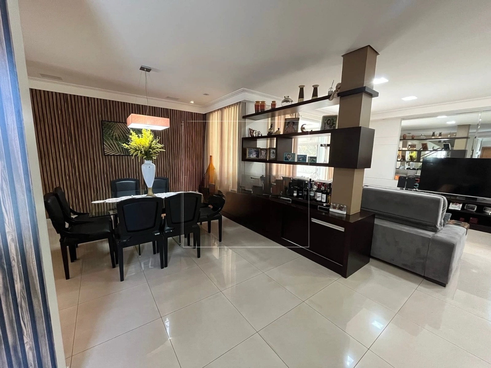 Casa à venda, Alphaville Imbuias, 400m² úteis, 4 quartos sendo 3 suítes, mobiliada -  Vivendas do Arvoredo, Londrina, PR