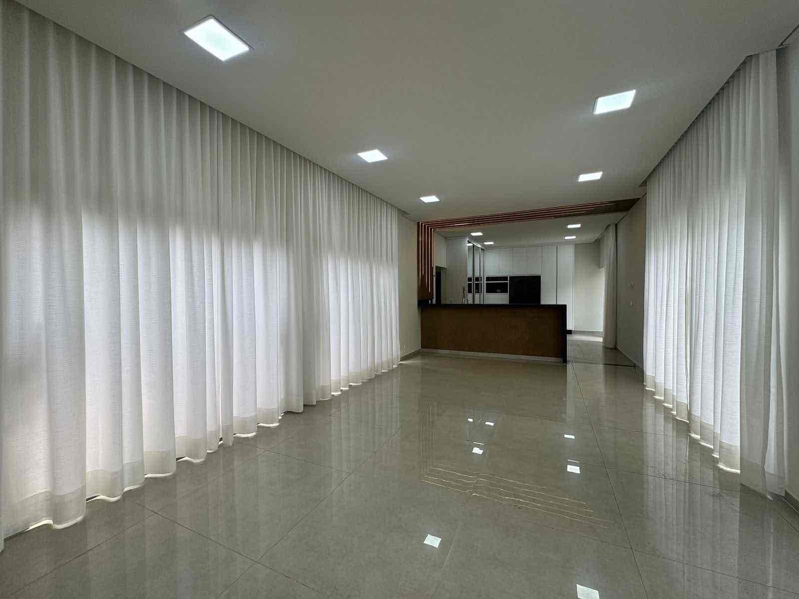 Casa  à venda, Royal Forest, 292m² úteis, 3 suítes, piscina aquecida, 4 vagas - Esperança, Londrina, PR