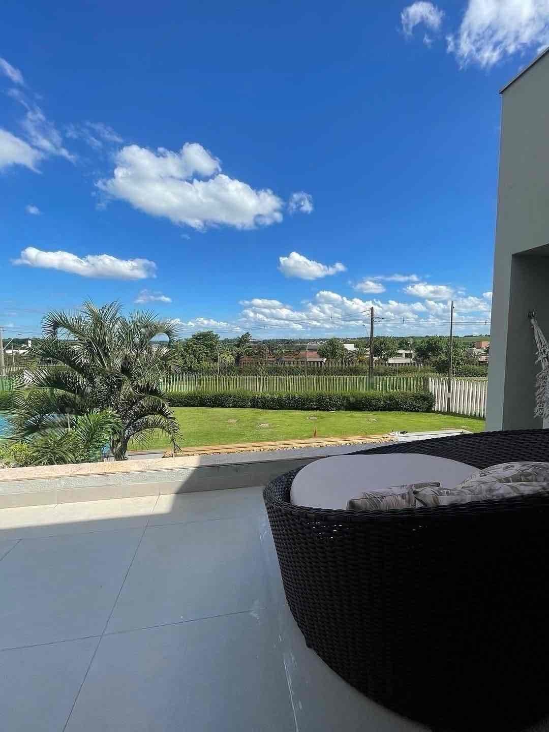 Casa à venda, Royal Forest, 300m² úteis, 3 suítes, aquecimento solar, piscina, quintal,  4 vagas -  Esperança Londrina, PR