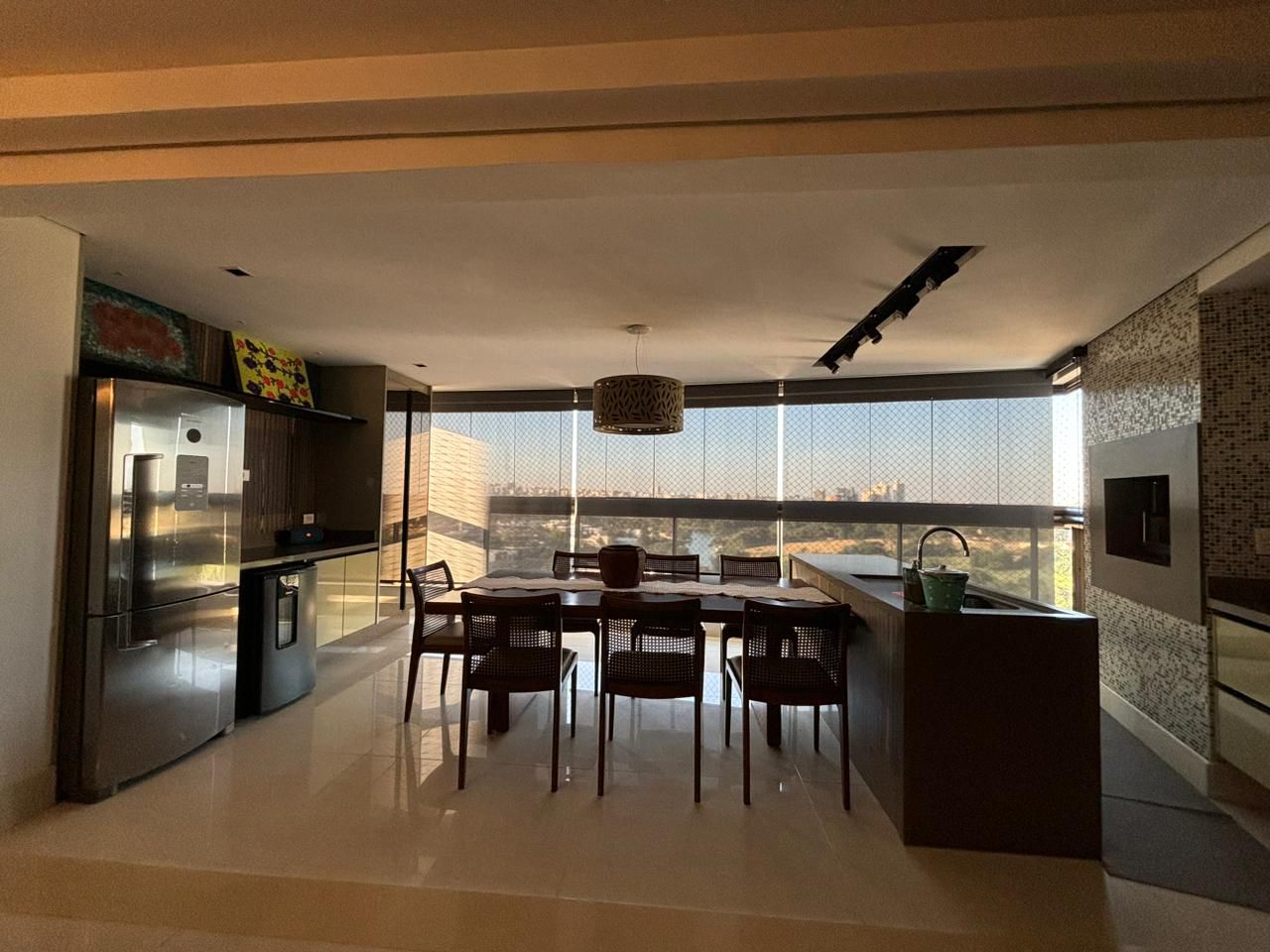 Apartamento à venda - 240m² úteis, 4 quartos sendo 2 suítes/ andar alto / 4 vagas de garagem /  PALAZZO VERONESI - Londrina/PR