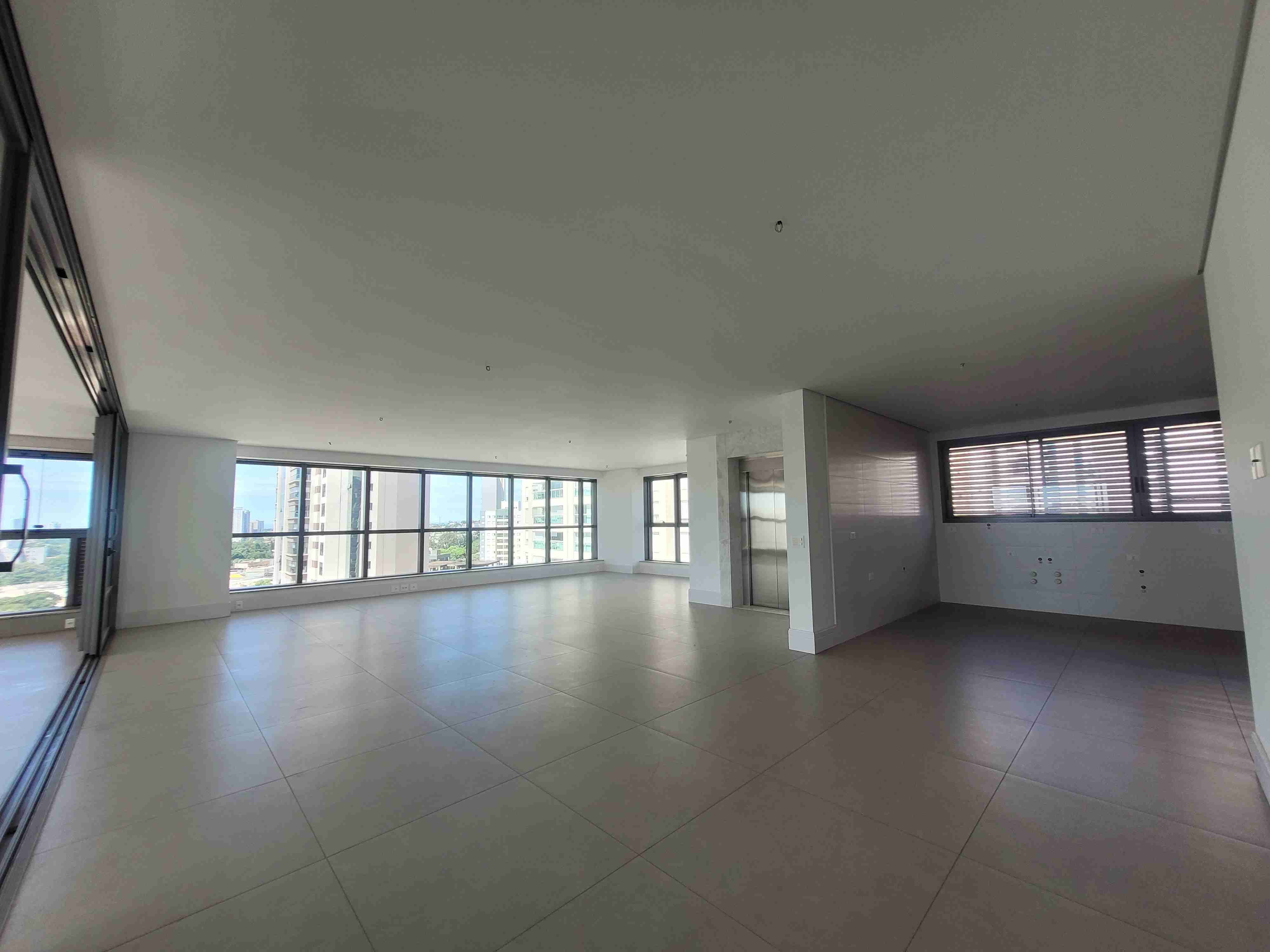 Apartamento à venda no Edifício Le Reve, 323m² úteis, 3 suítes, vista para o lago, 4 vagas - Gleba Palhano, Londrina, PR