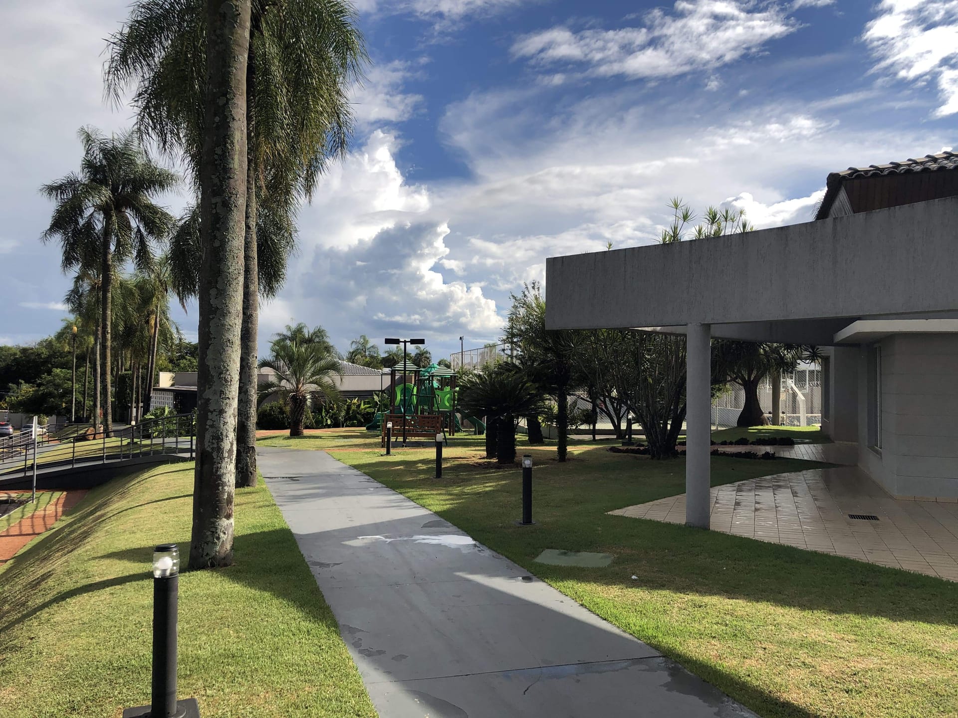 Casa à venda , Condomínio Acácia Imperial, 400m² privativos, 4 suítes, churrasqueira e piscina - Royal, Londrina, PR