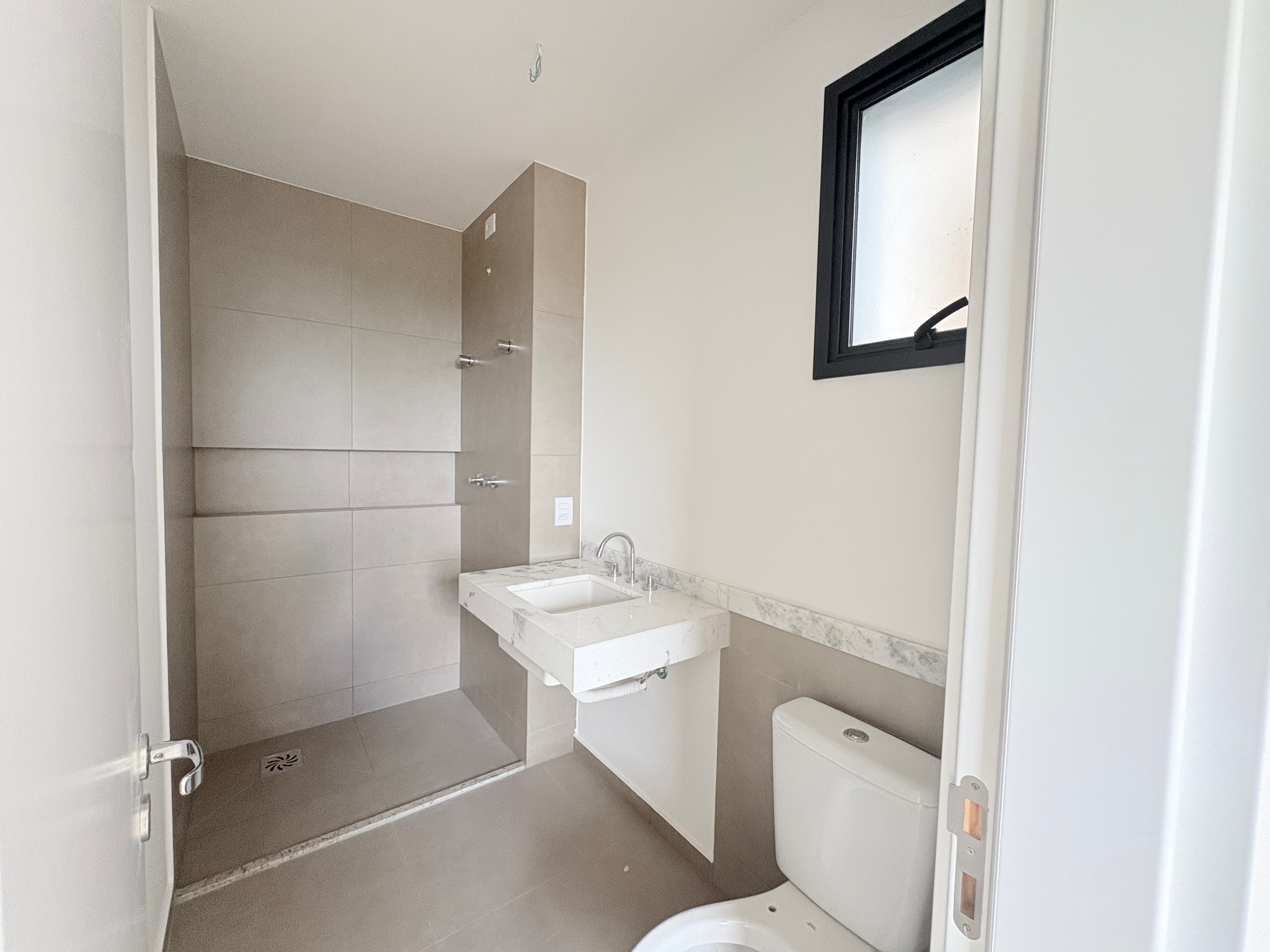 Apartamento à venda,  Edifício Tay, 98m² úteis, 2 suítes, 2 vagas -  Gleba  Palhano - Londrina Pr