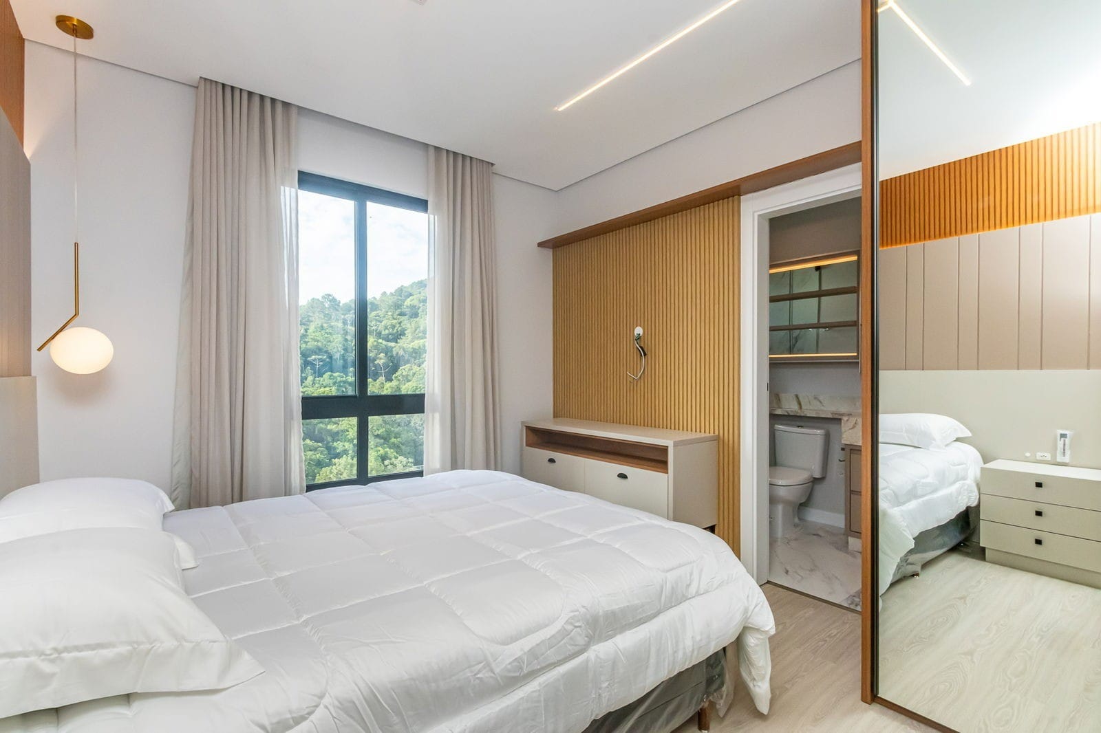 Apartamento à venda, Edifício Costa, 136m²úteis,  4 suítes, 1 Lavabo, 2 vagas, próximo a roda gigante, Pioneiros, Barra norte- Balneário Camboriú