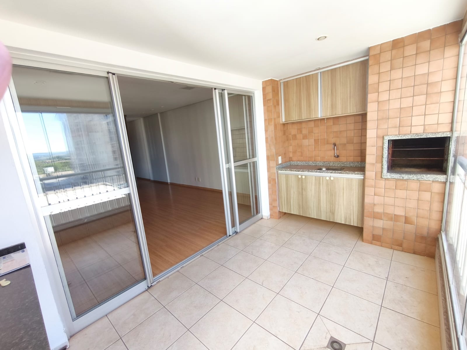 Apartamento à venda, Edificio Anita Malfatti, 103m² úteis, 3 quartos sendo 1 suíte, 2 vagas, andar altoGleba Fazenda Palhano, Londrina, PR