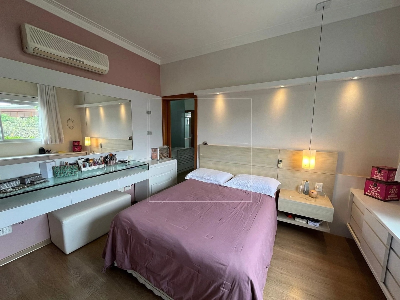 Casa à venda, Alphaville Imbuias, 400m² úteis, 4 quartos sendo 3 suítes, mobiliada -  Vivendas do Arvoredo, Londrina, PR
